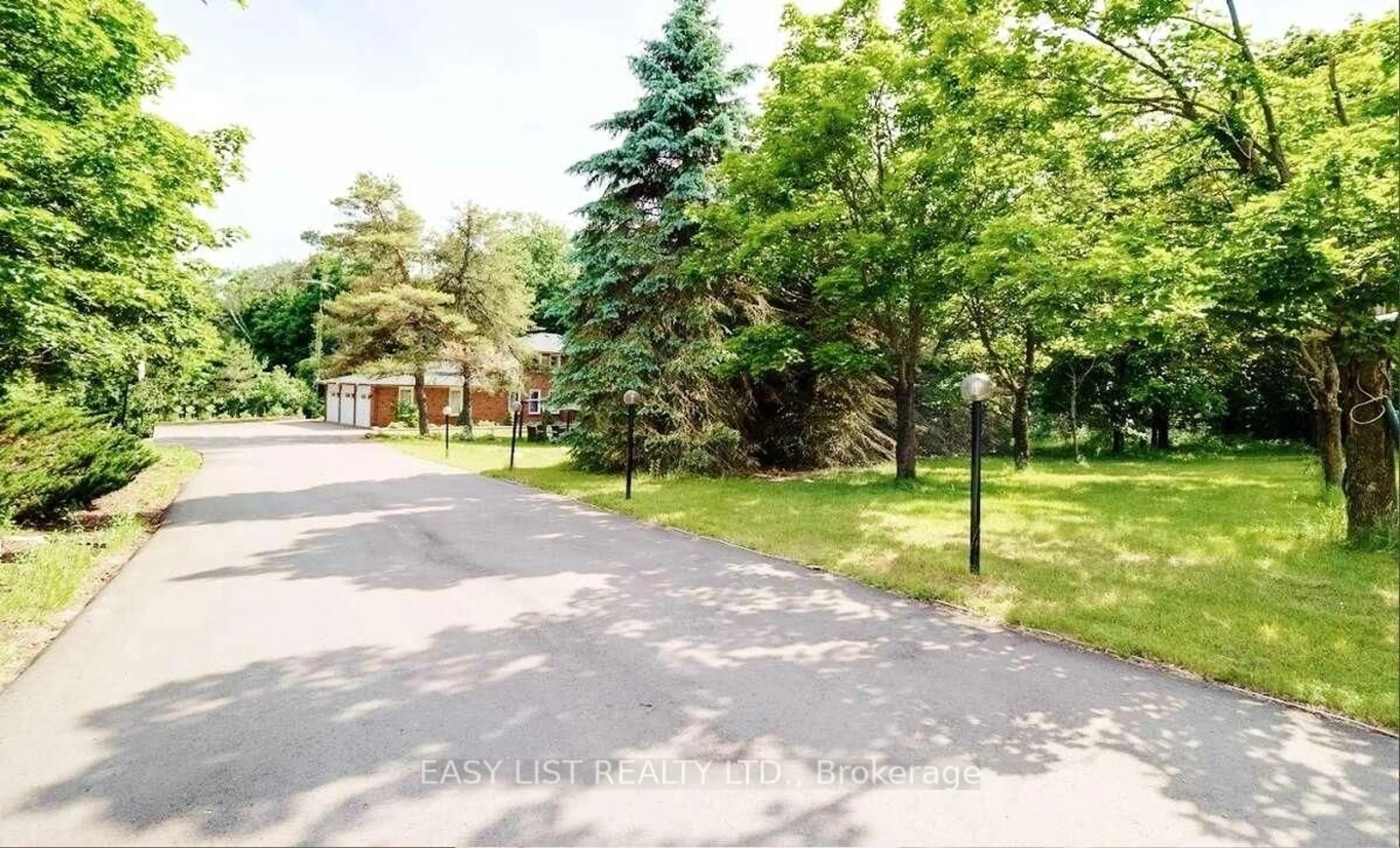 Patio, street for 661 Regional Rd 21, Uxbridge Ontario L9L 1B5