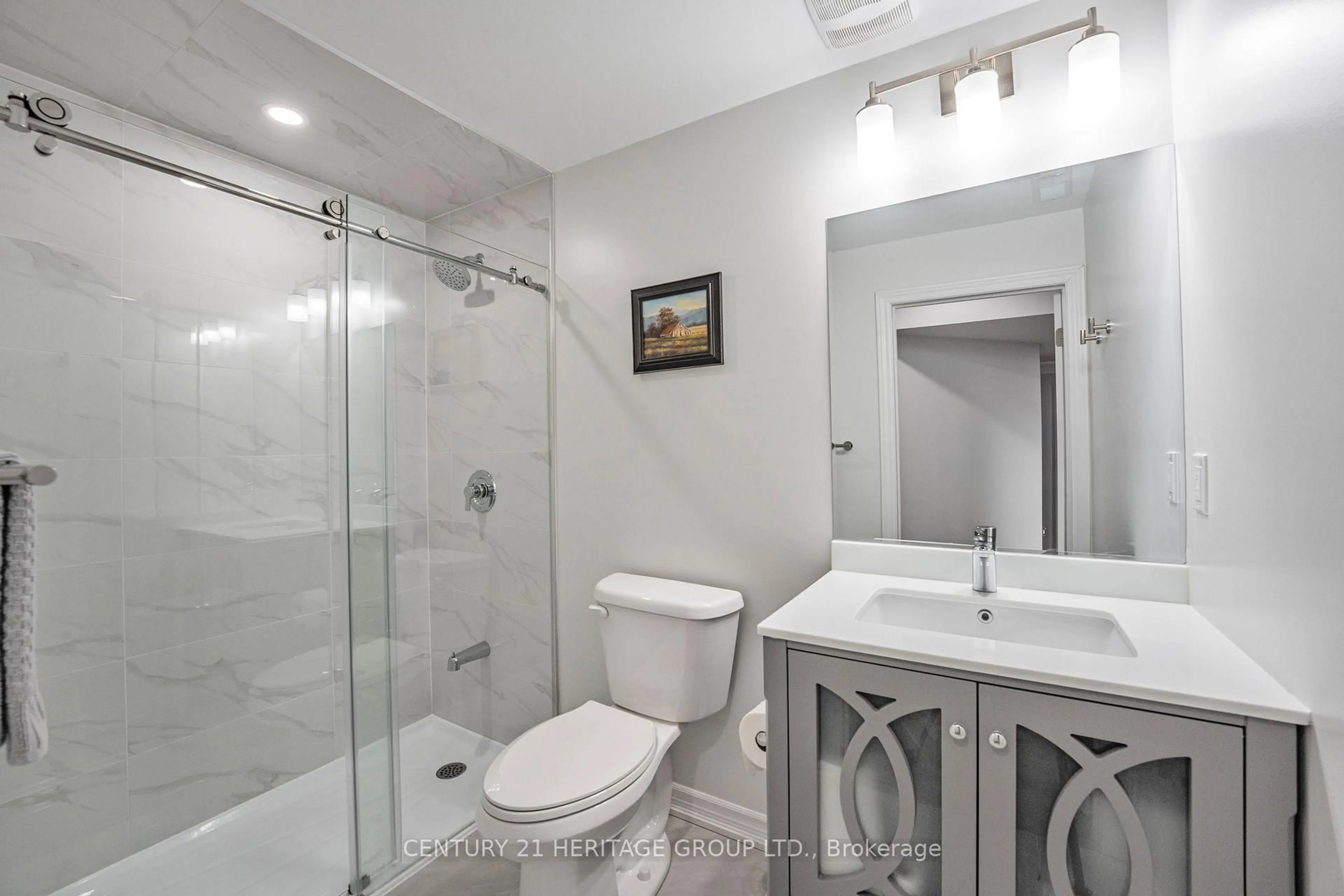 Standard bathroom, ceramic/tile floor for 95 Rogers Tr, Bradford West Gwillimbury Ontario L3Z 2A5