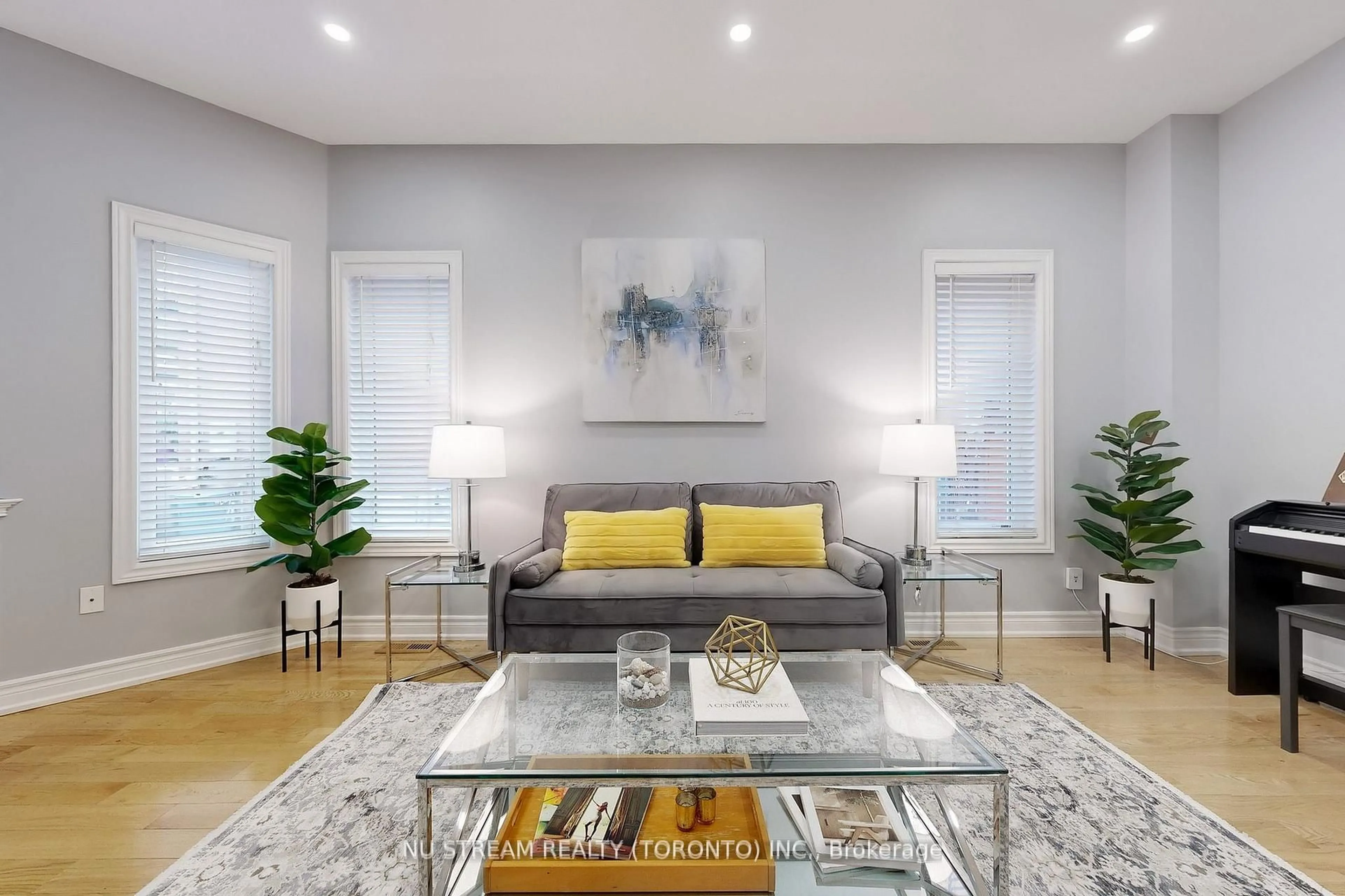Living room with furniture, unknown for 52 Idyllwood Ave, Richmond Hill Ontario L4S 2P3