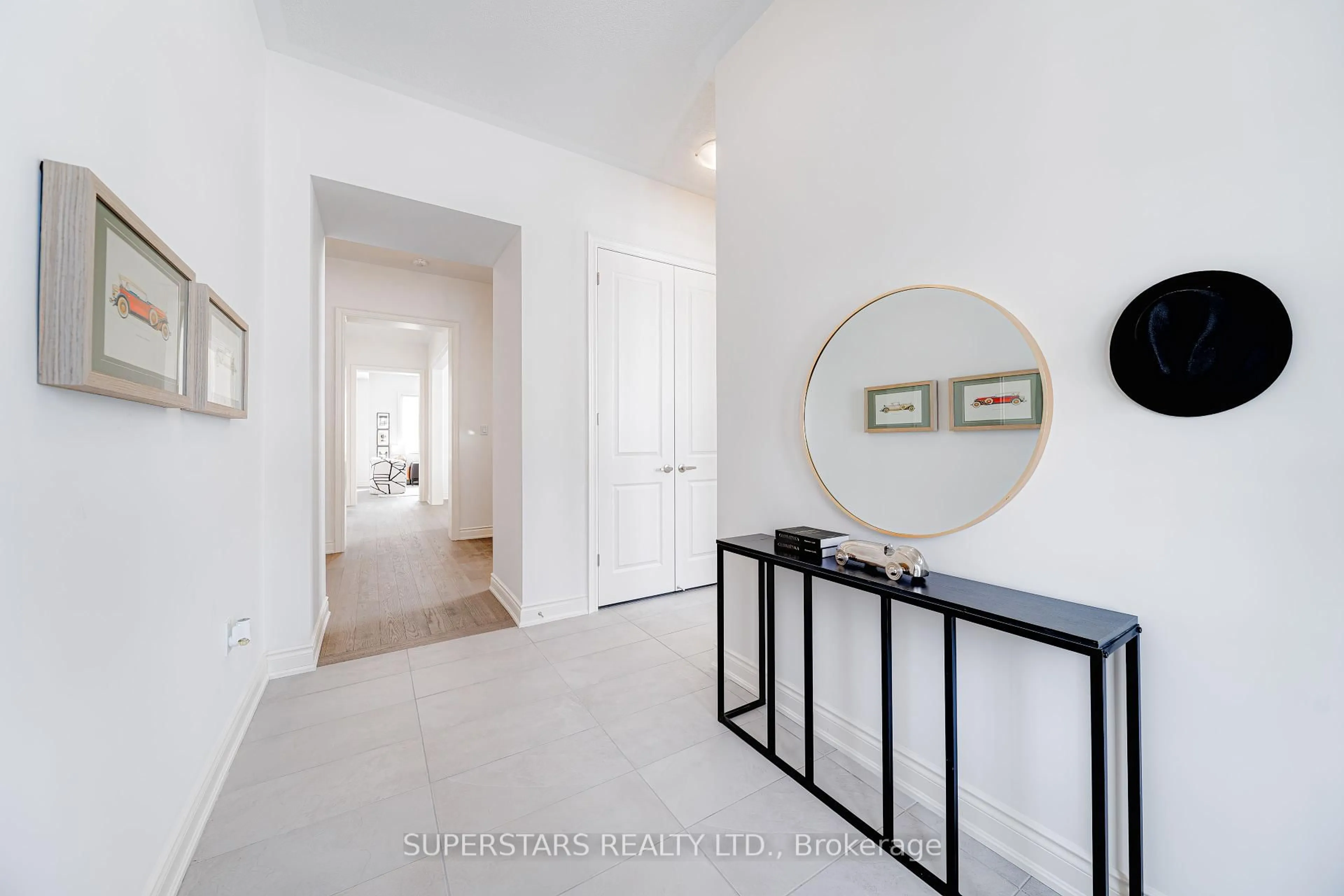 Indoor entryway for 87 Current Dr, Richmond Hill Ontario L4S 0M7