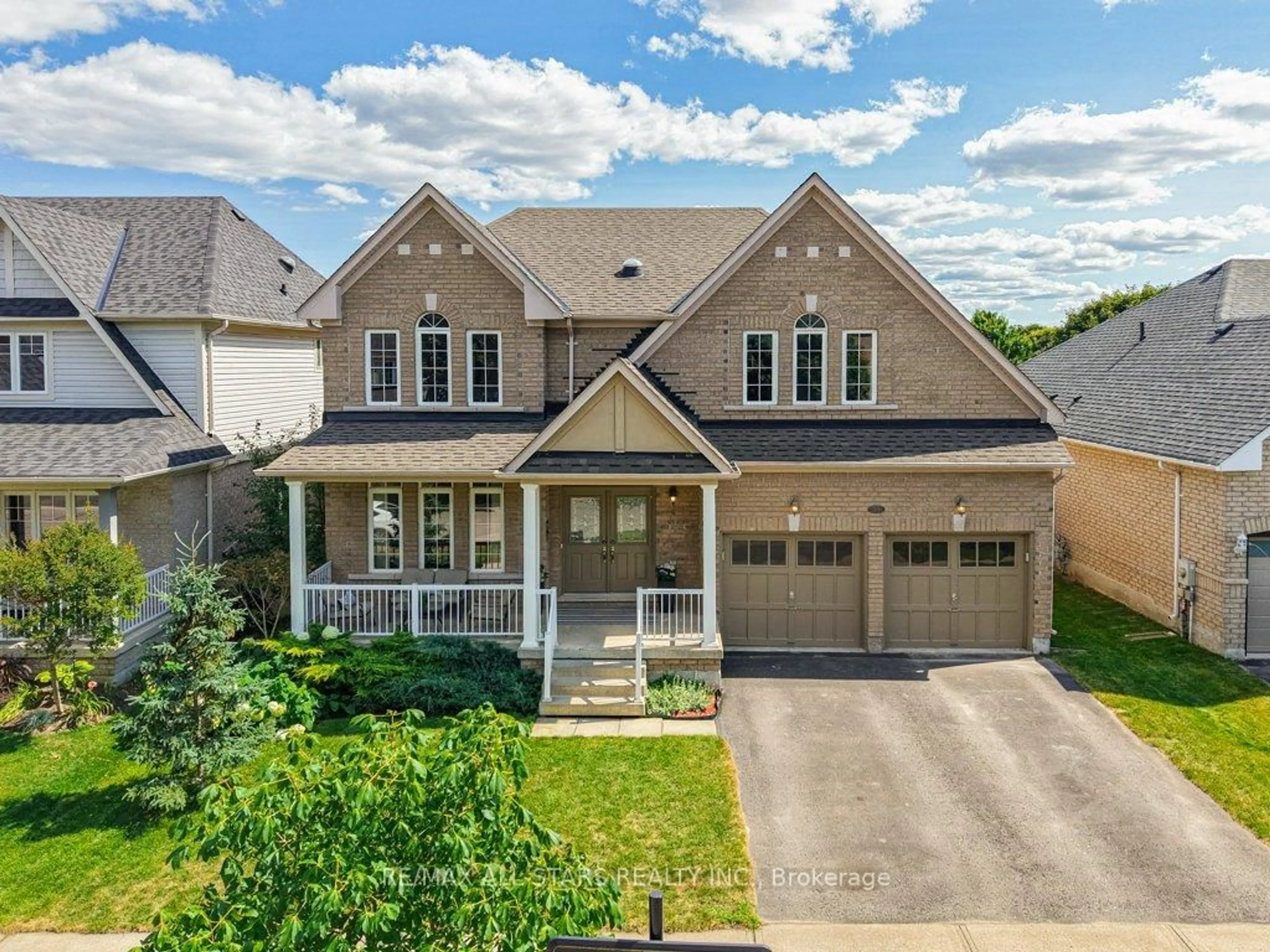 A pic from outside/outdoor area/front of a property/back of a property/a pic from drone, street for 54 Cosmos Ave, Uxbridge Ontario L9P 1Z1