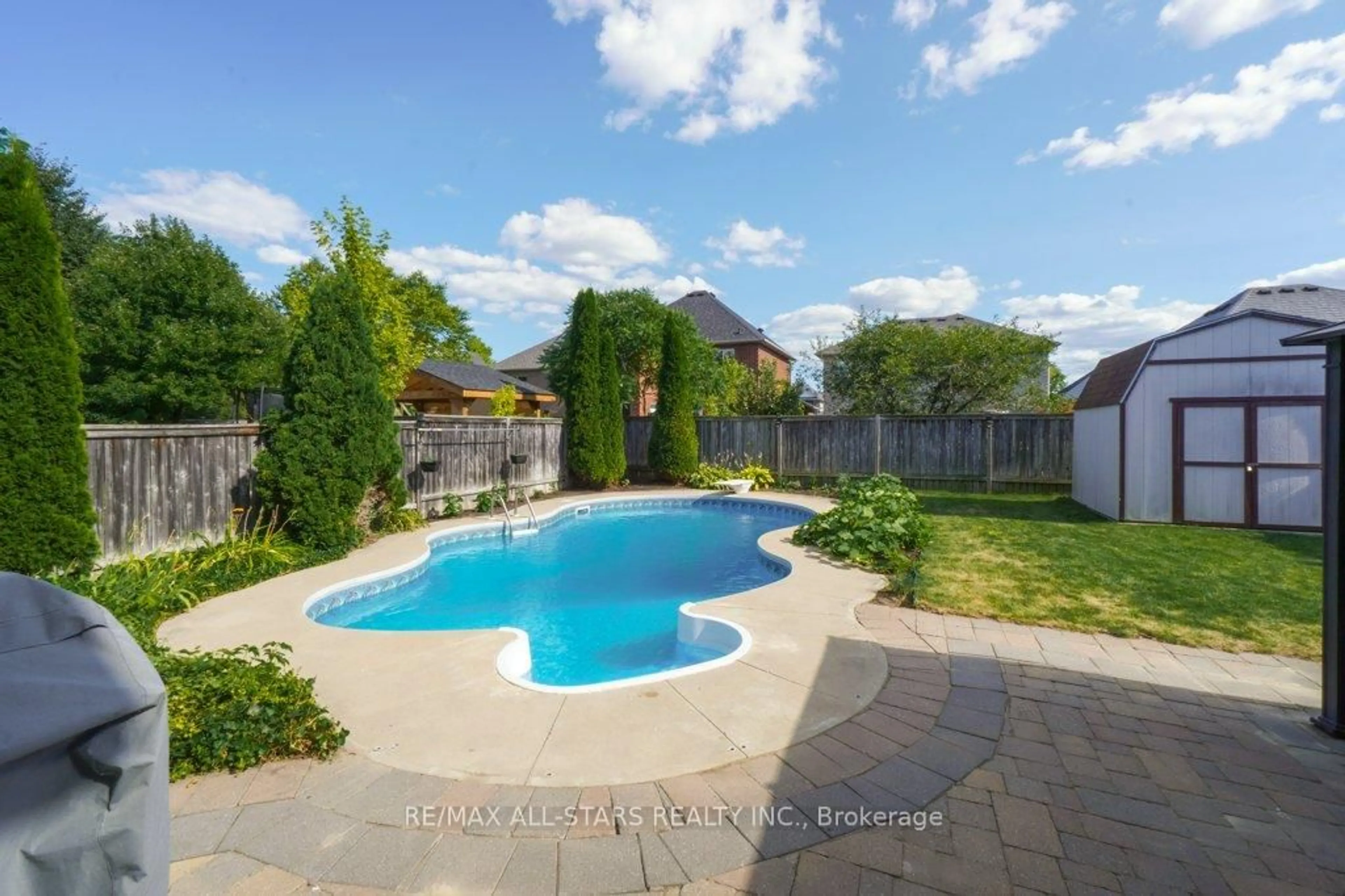 Pool for 54 Cosmos Ave, Uxbridge Ontario L9P 1Z1