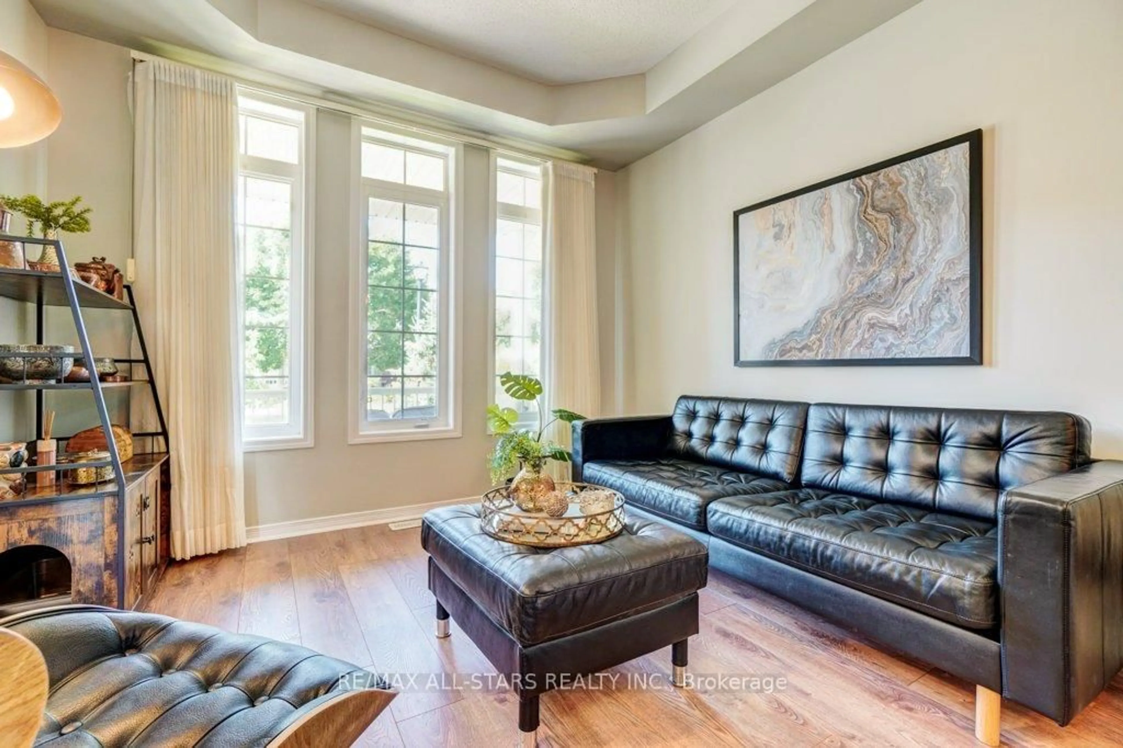 Living room with furniture, unknown for 54 Cosmos Ave, Uxbridge Ontario L9P 1Z1
