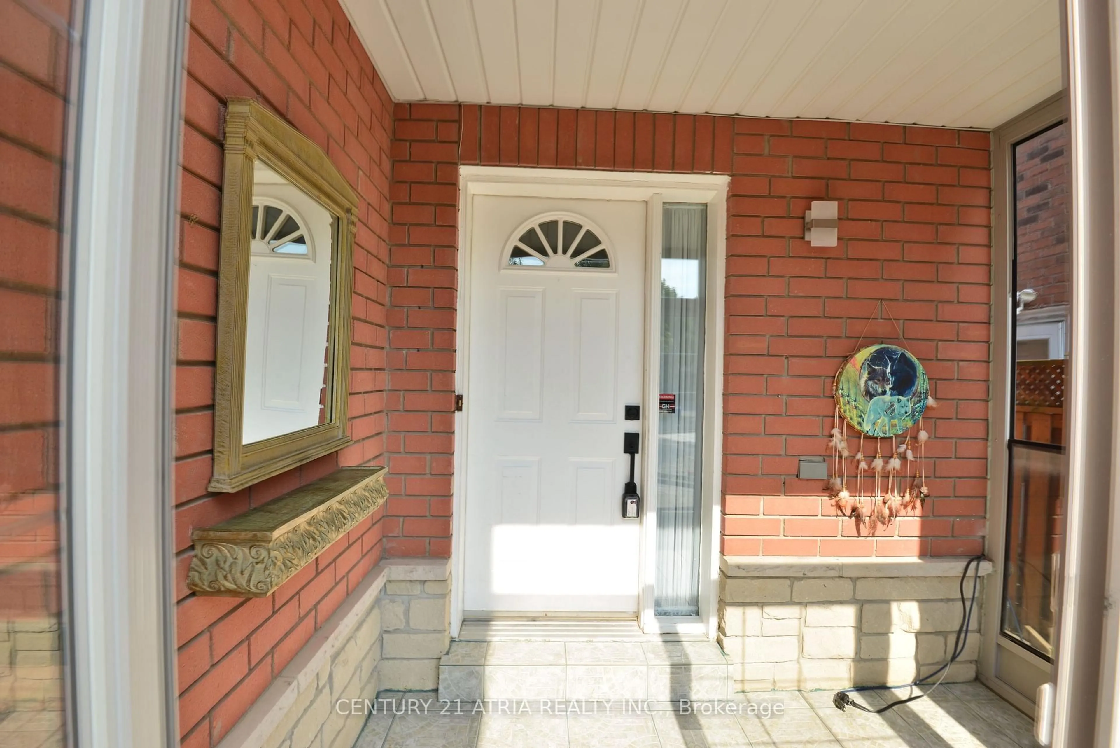Indoor foyer for 22 Peninsula Cres, Richmond Hill Ontario L4S 1T9
