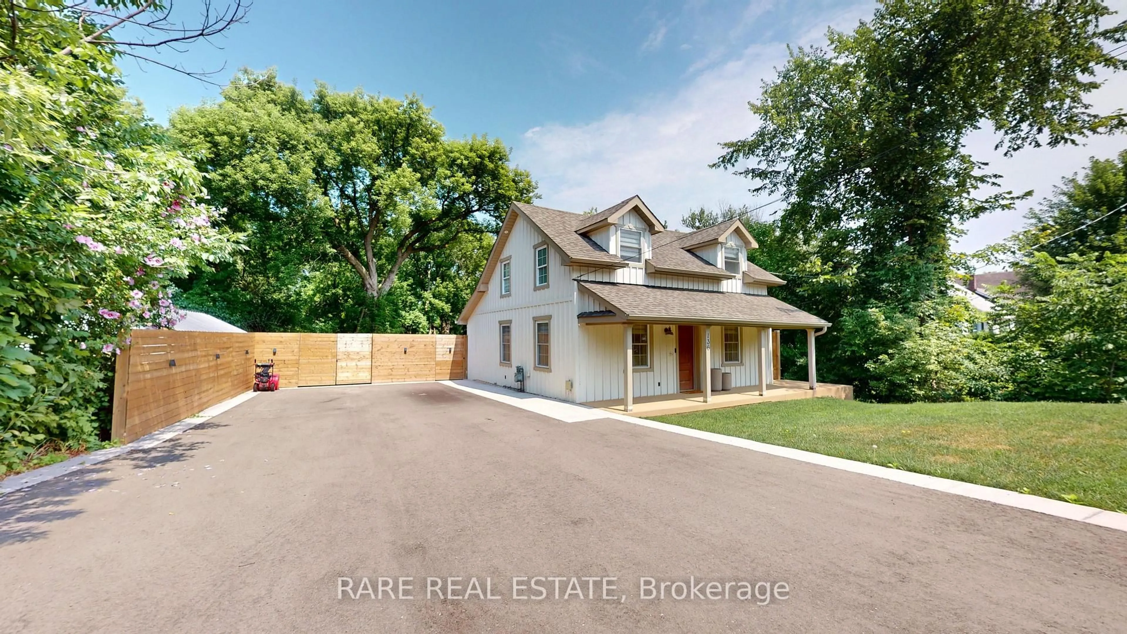 A pic from outside/outdoor area/front of a property/back of a property/a pic from drone, street for 136 Main St, King Ontario L0G 1T0