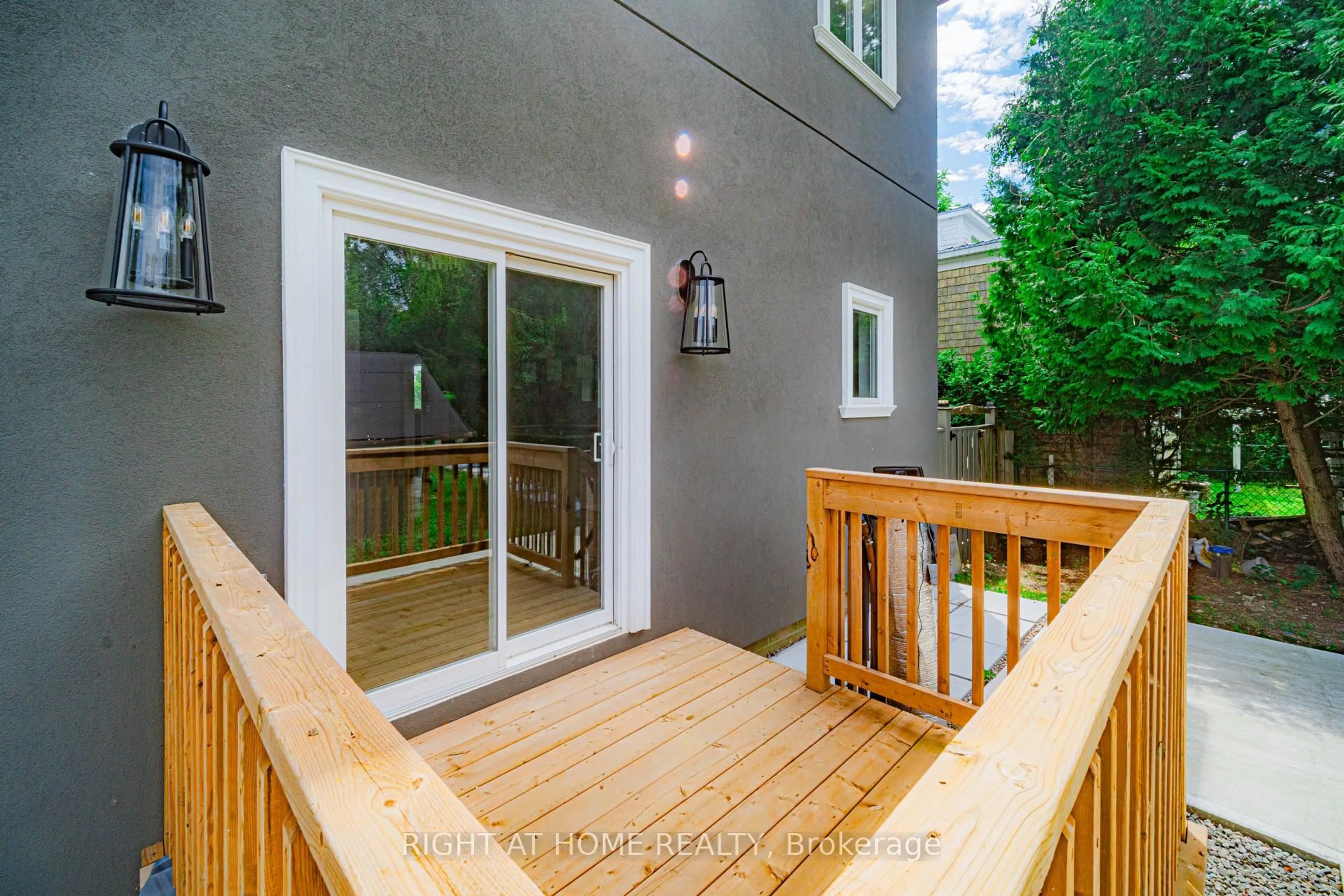 Patio, street for 1372 Maple Rd, Innisfil Ontario L0L 1W0