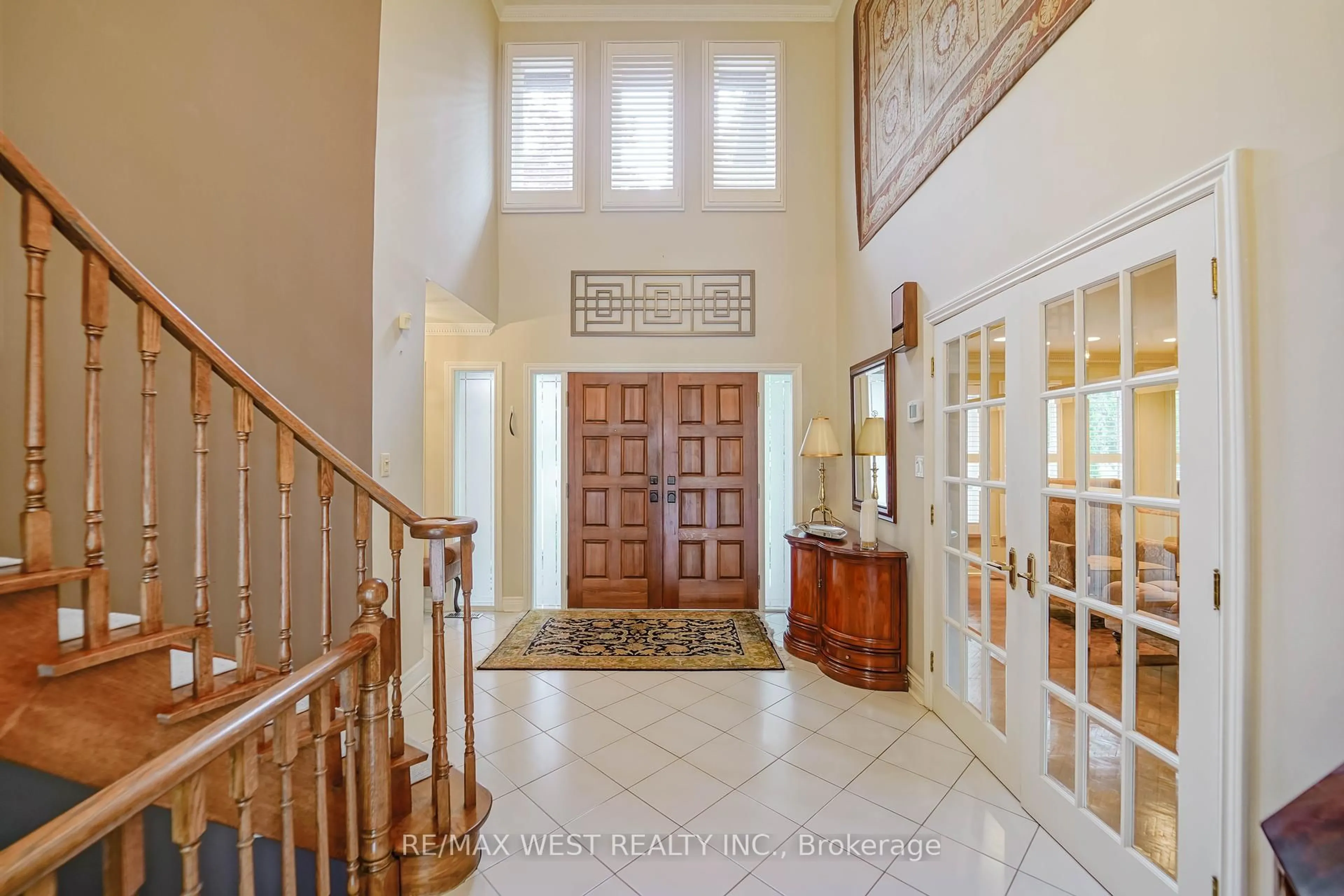 Indoor entryway for 28 Bridgend Crt, Vaughan Ontario L4L 3L3