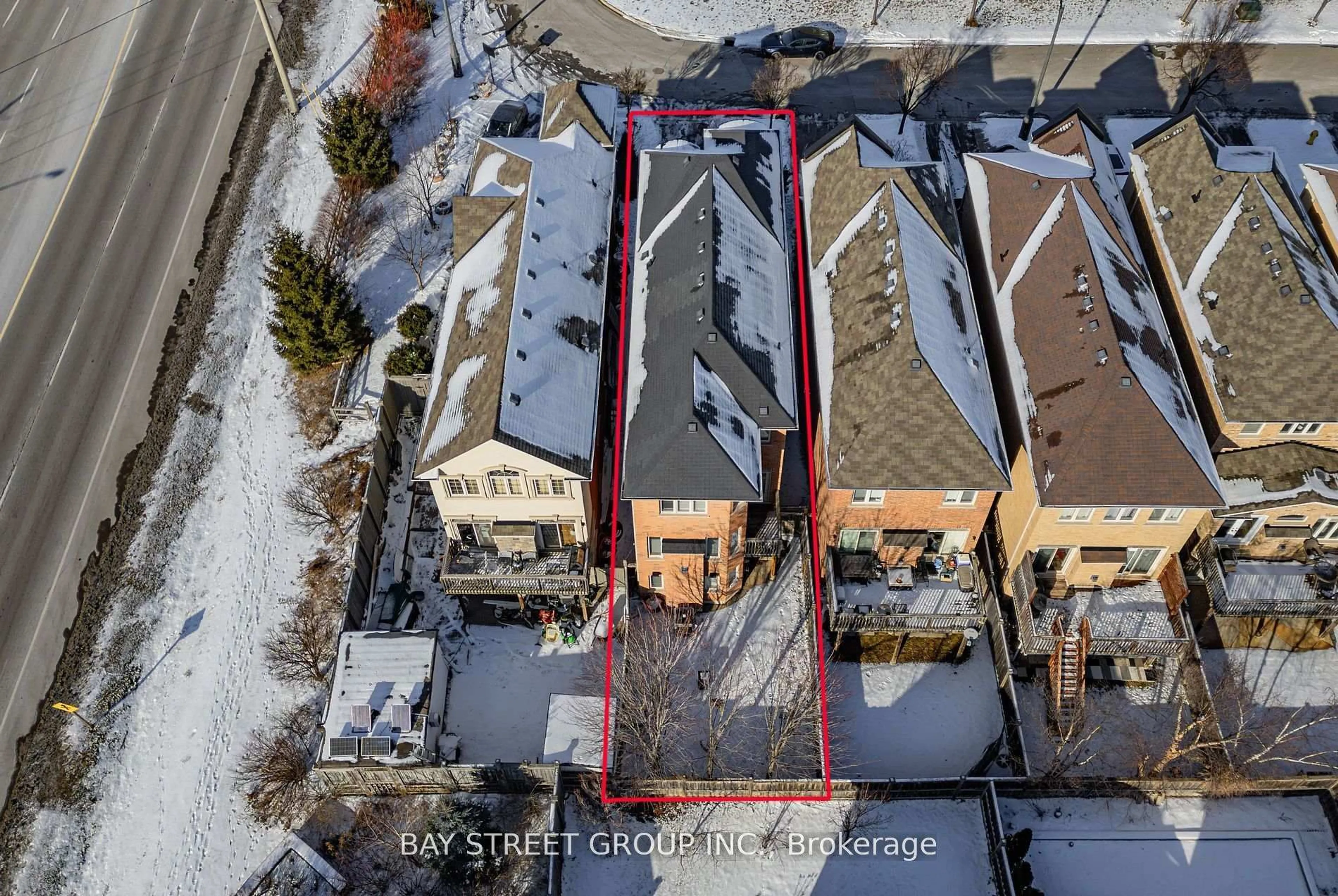 A pic from outside/outdoor area/front of a property/back of a property/a pic from drone, city buildings view from balcony for 21 Robert Green Cres, Vaughan Ontario L6A 0V6