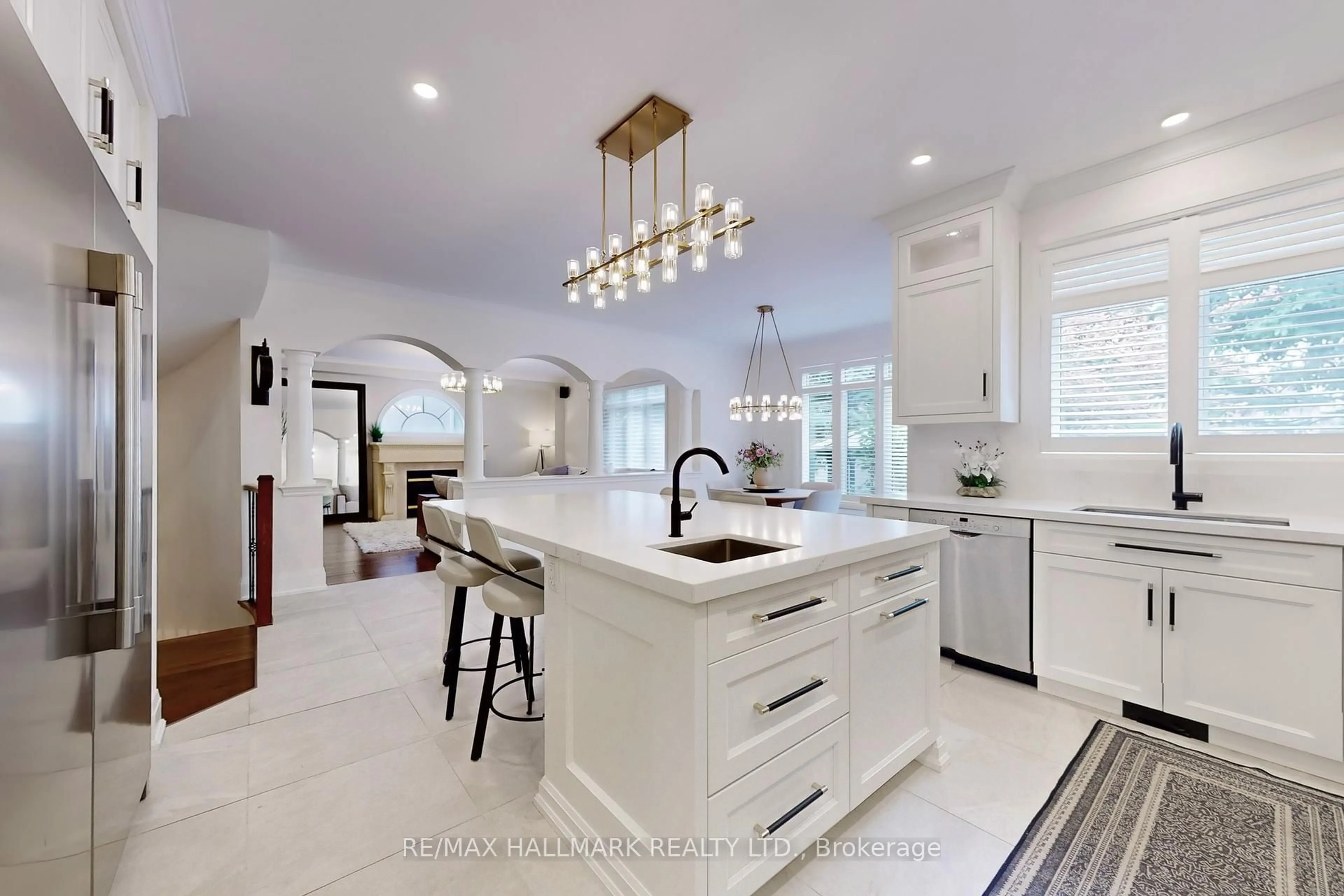 Open concept kitchen, ceramic/tile floor for 436 Paradelle Dr, Richmond Hill Ontario L4E 4R9