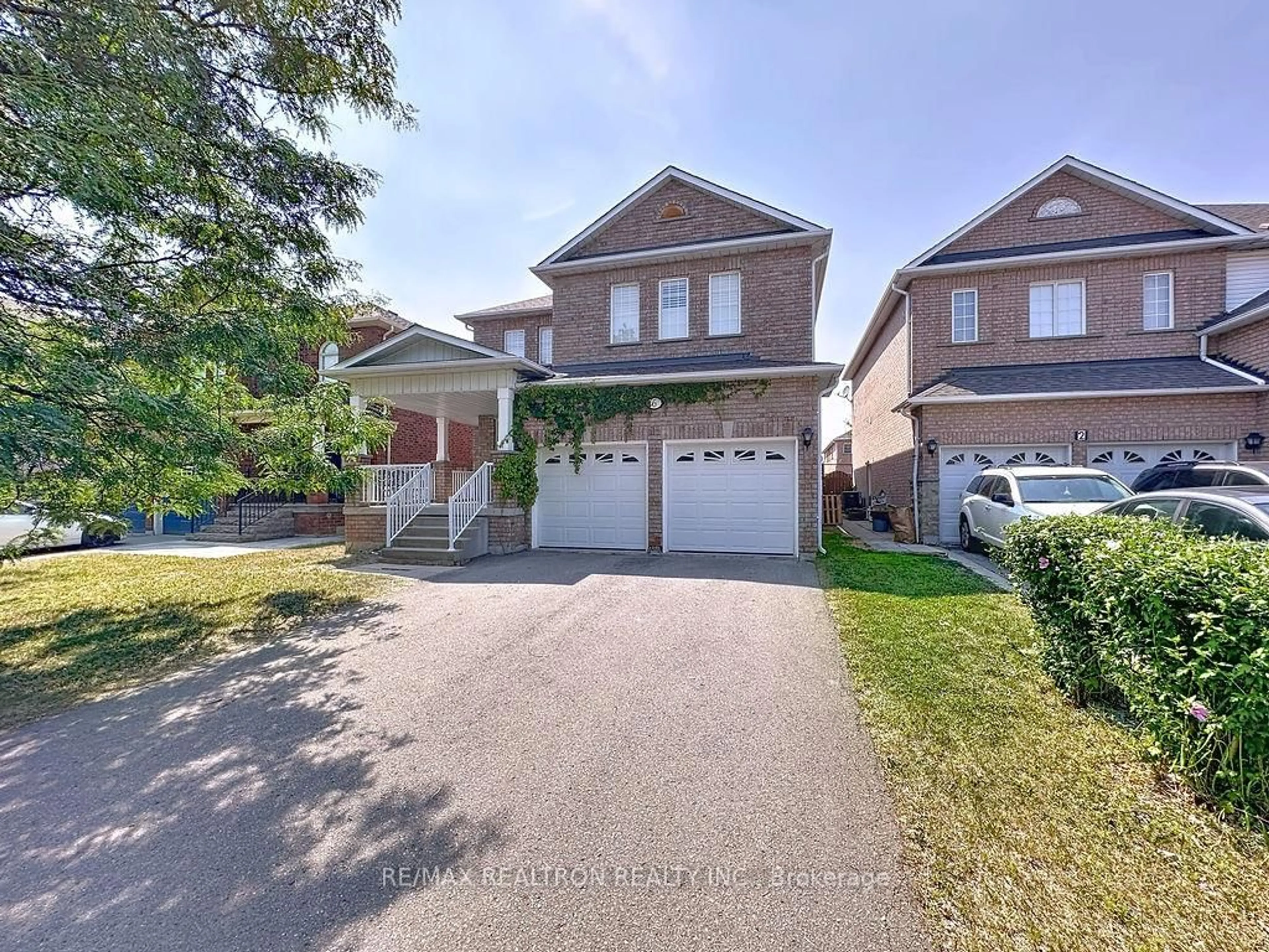 A pic from outside/outdoor area/front of a property/back of a property/a pic from drone, street for 6 Belwood Blvd, Vaughan Ontario L4K 5H4