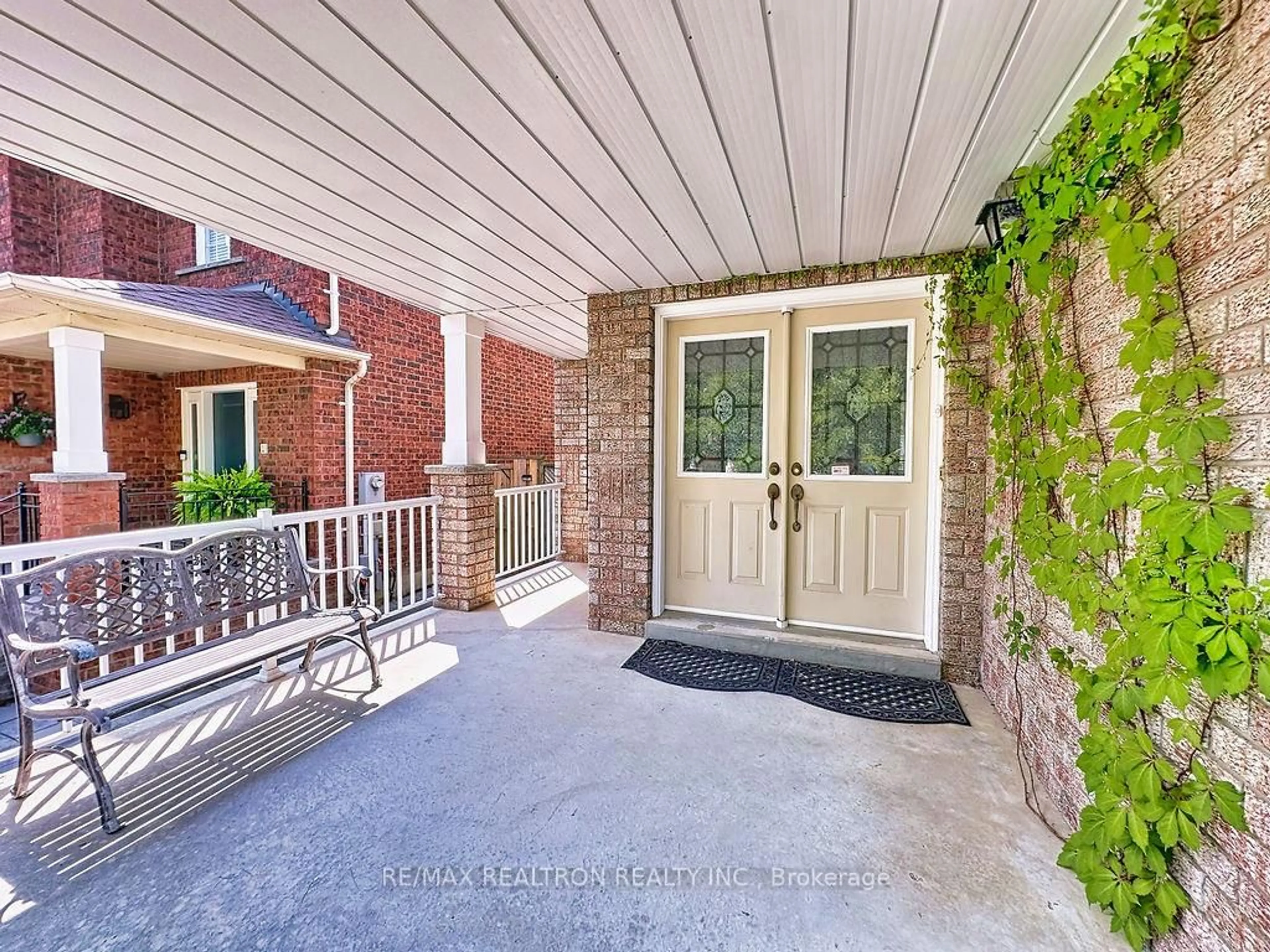Indoor entryway for 6 Belwood Blvd, Vaughan Ontario L4K 5H4