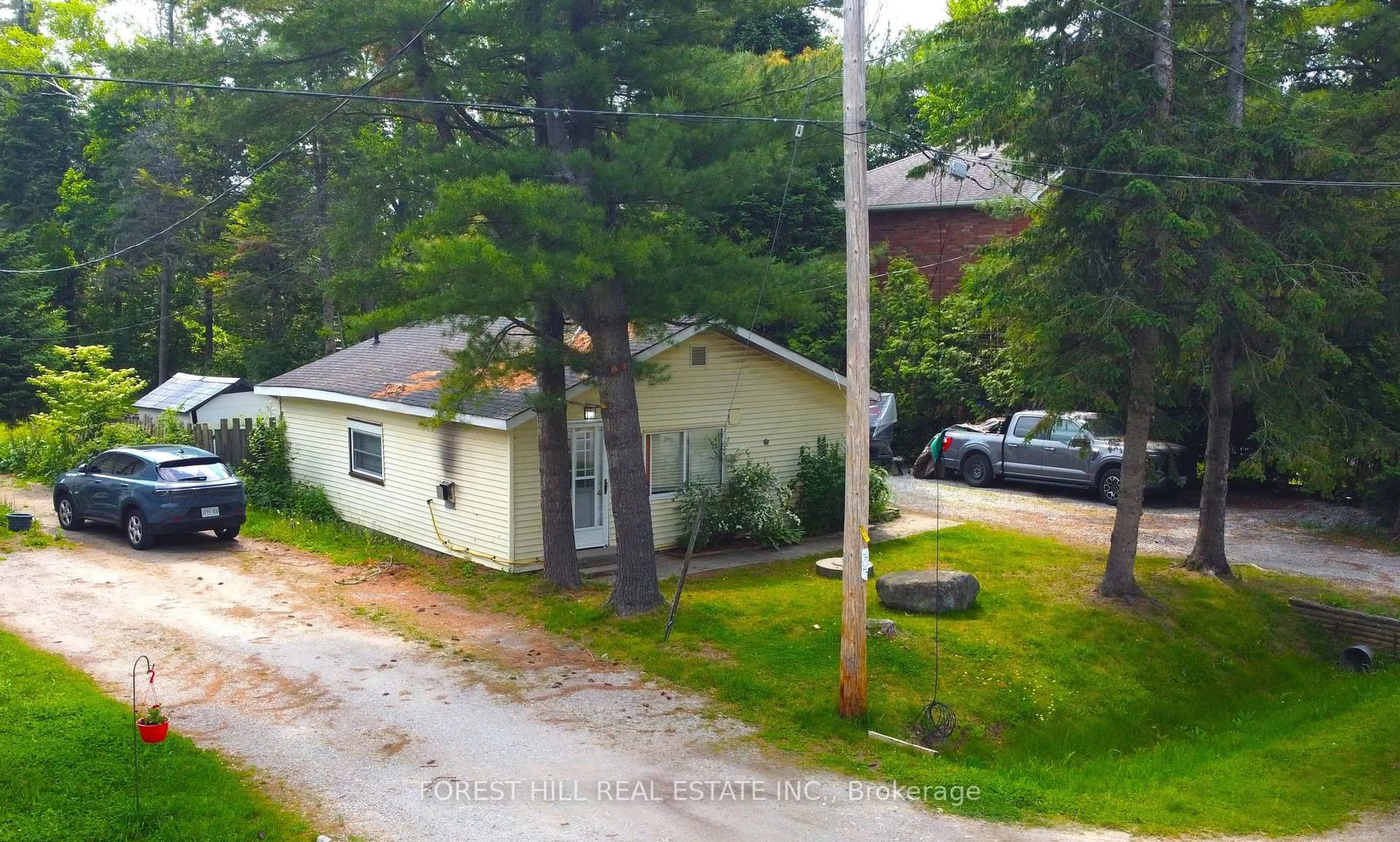 A pic from outside/outdoor area/front of a property/back of a property/a pic from drone, street for 3195 Cowan Ave, Innisfil Ontario L9S 2K2