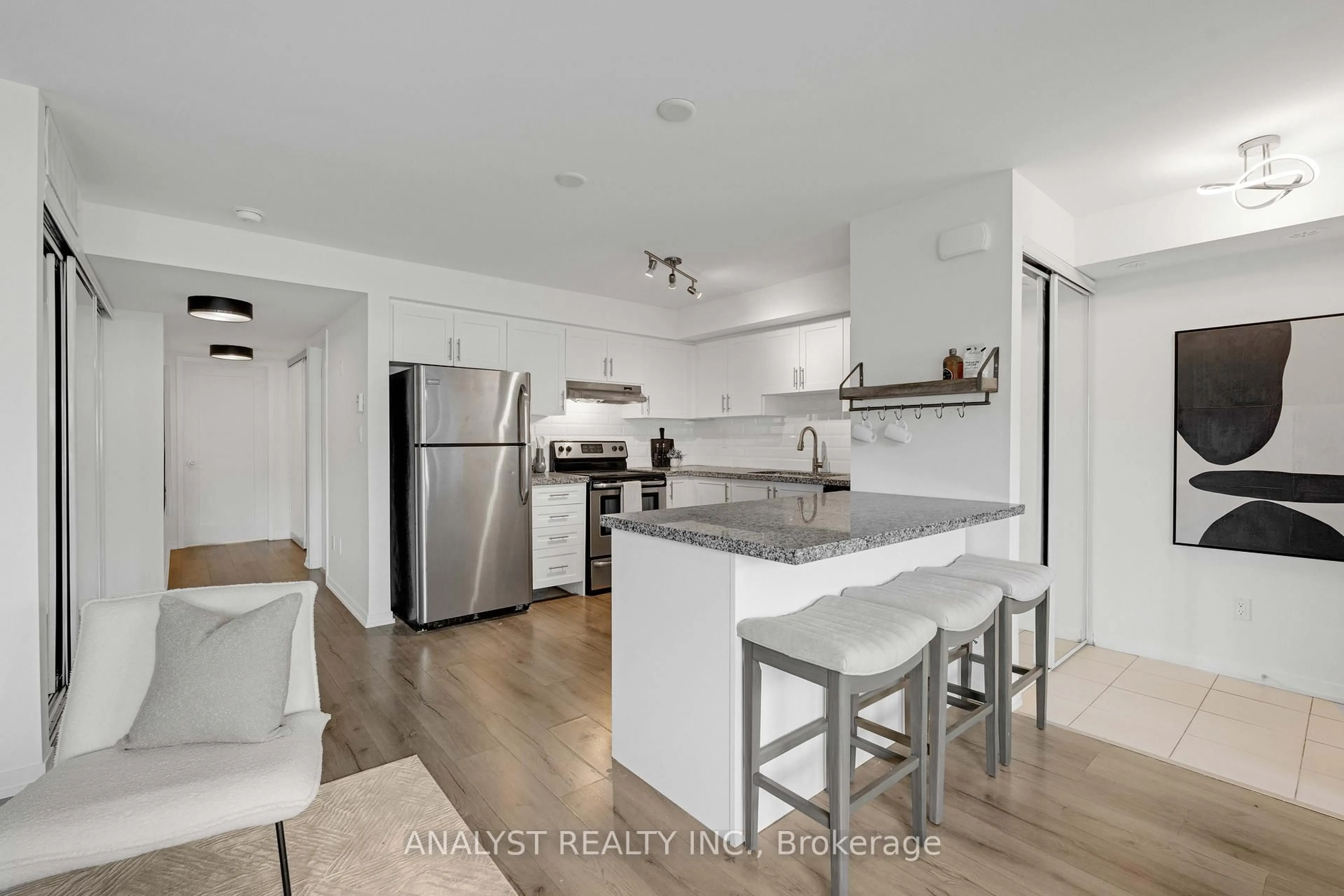 Open concept kitchen, unknown for 26 Bruce St #E04, Vaughan Ontario L4L 0H4