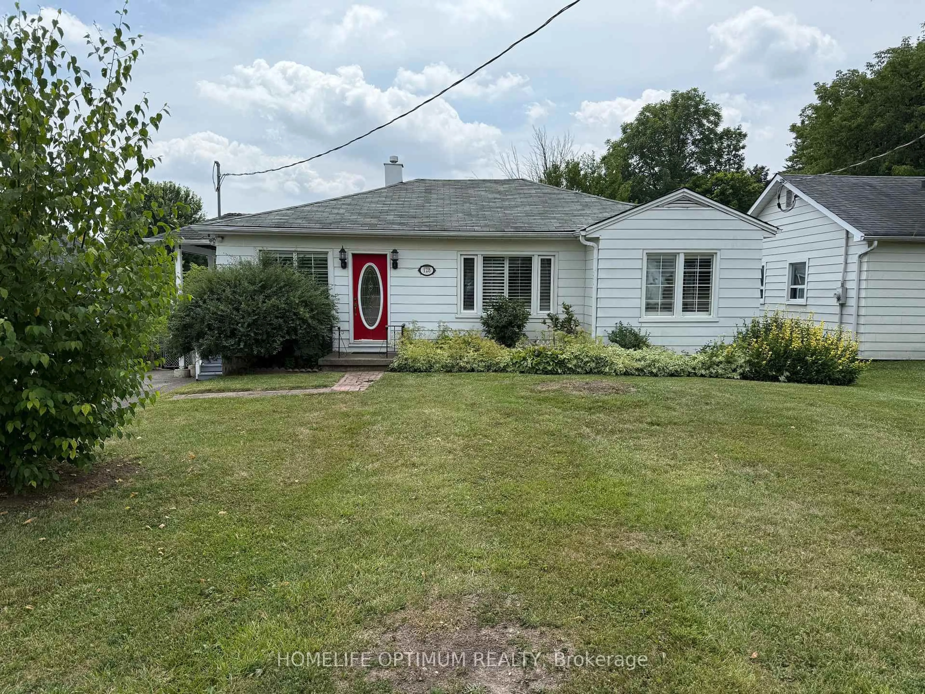 A pic from outside/outdoor area/front of a property/back of a property/a pic from drone, street for 132 Eagle St, Newmarket Ontario L3Y 1J4