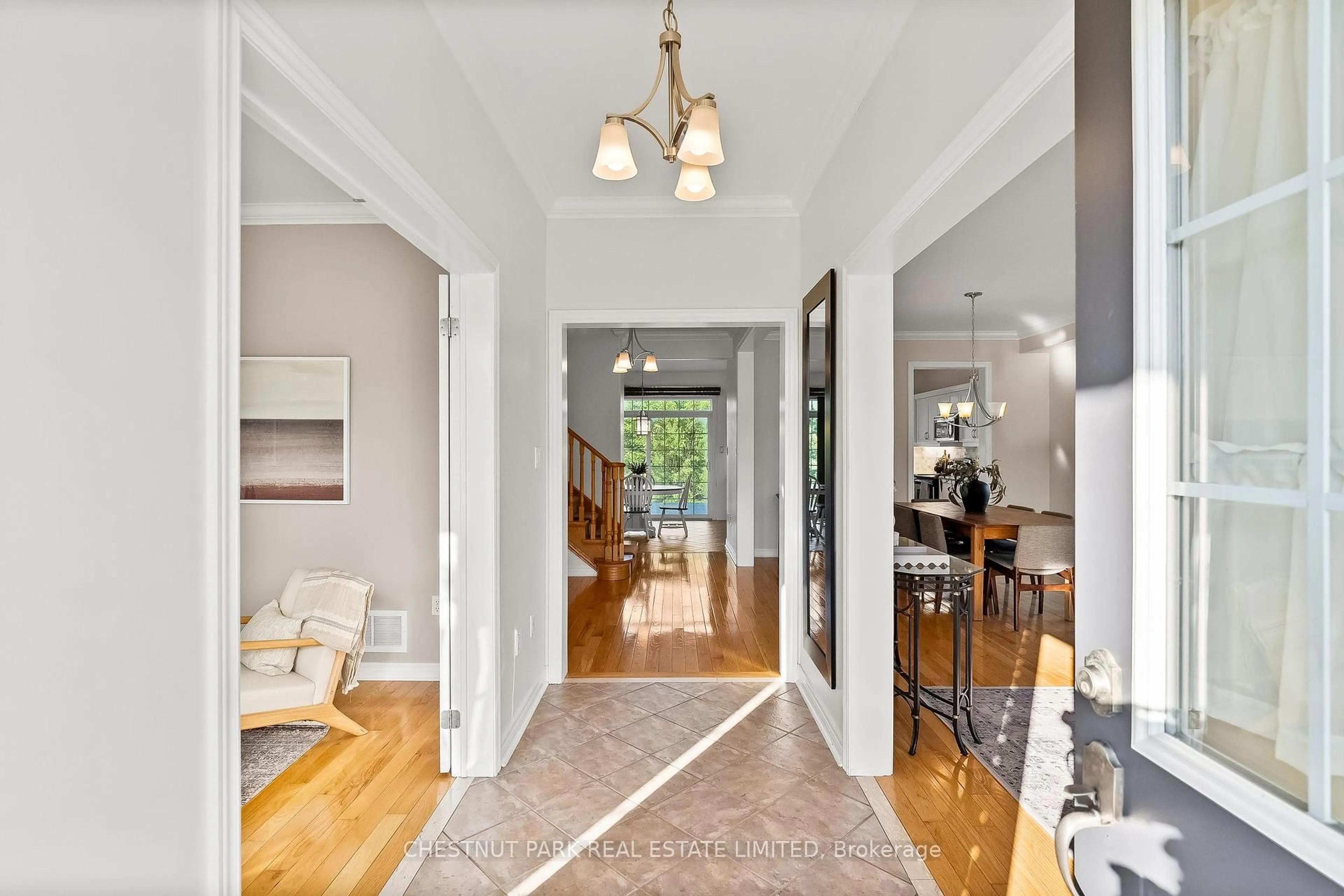 Indoor entryway for 21 Ash Green Lane, Uxbridge Ontario L9P 2A8