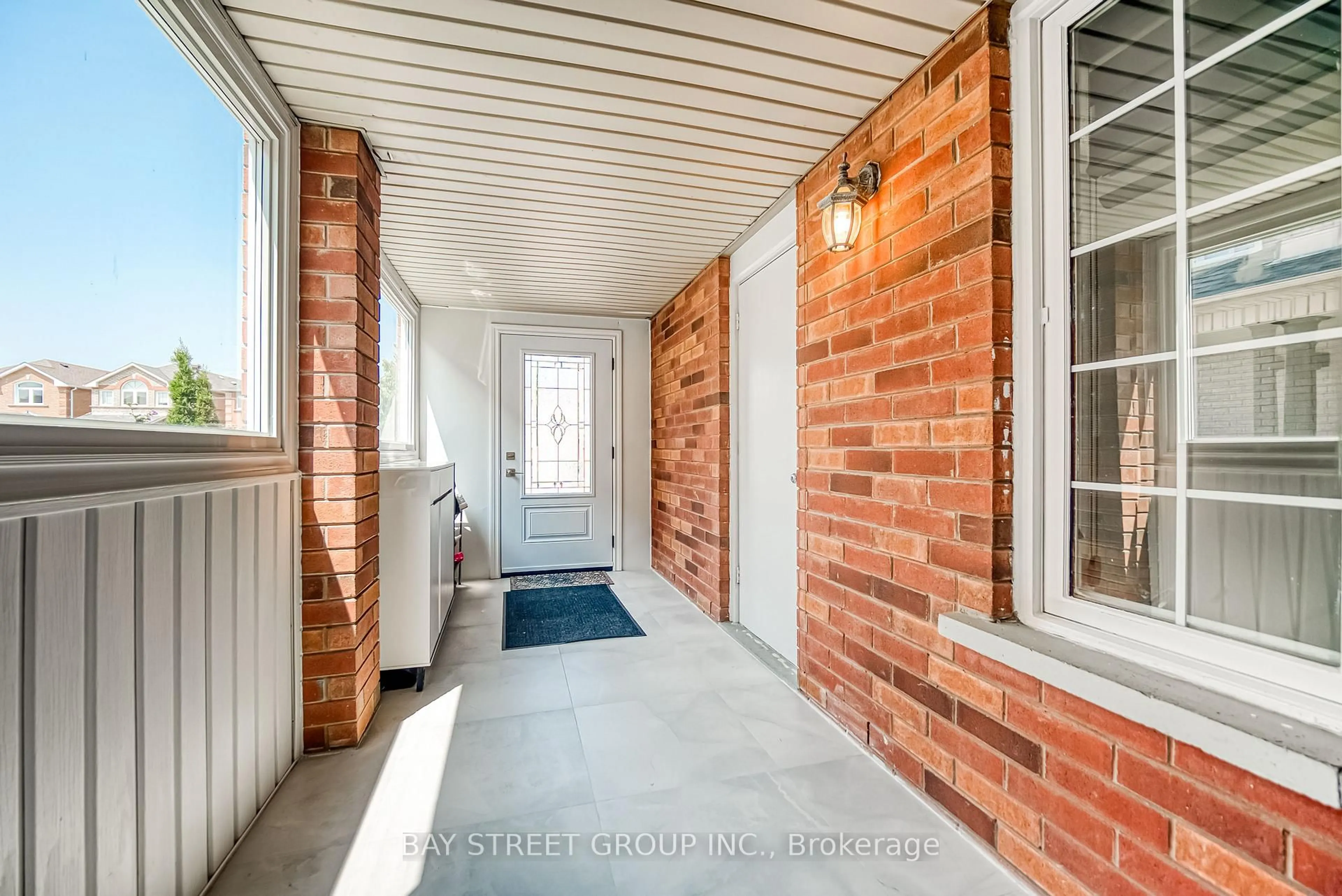 Indoor entryway for 185 Sophia Rd, Markham Ontario L3S 4C5
