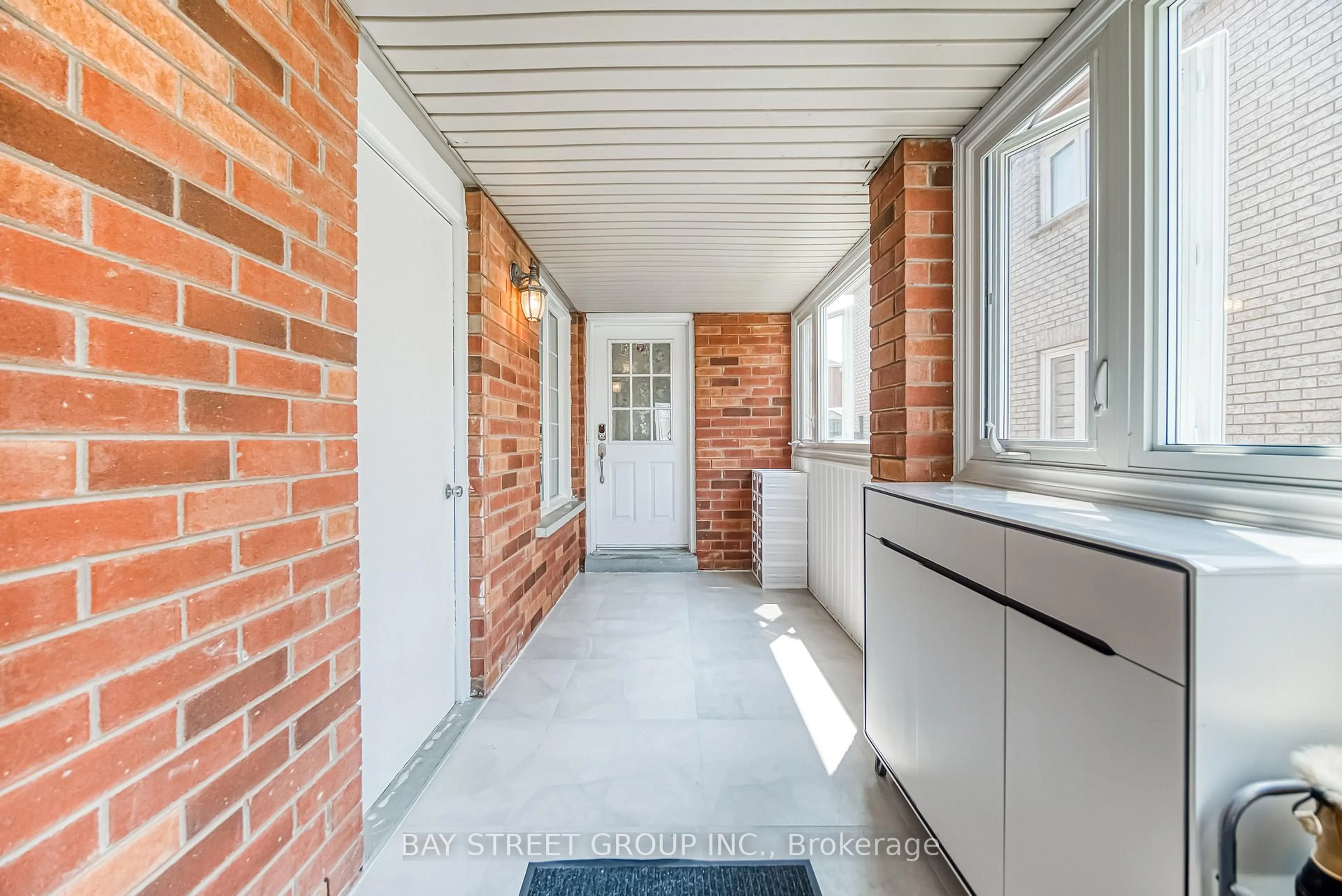 Indoor entryway for 185 Sophia Rd, Markham Ontario L3S 4C5