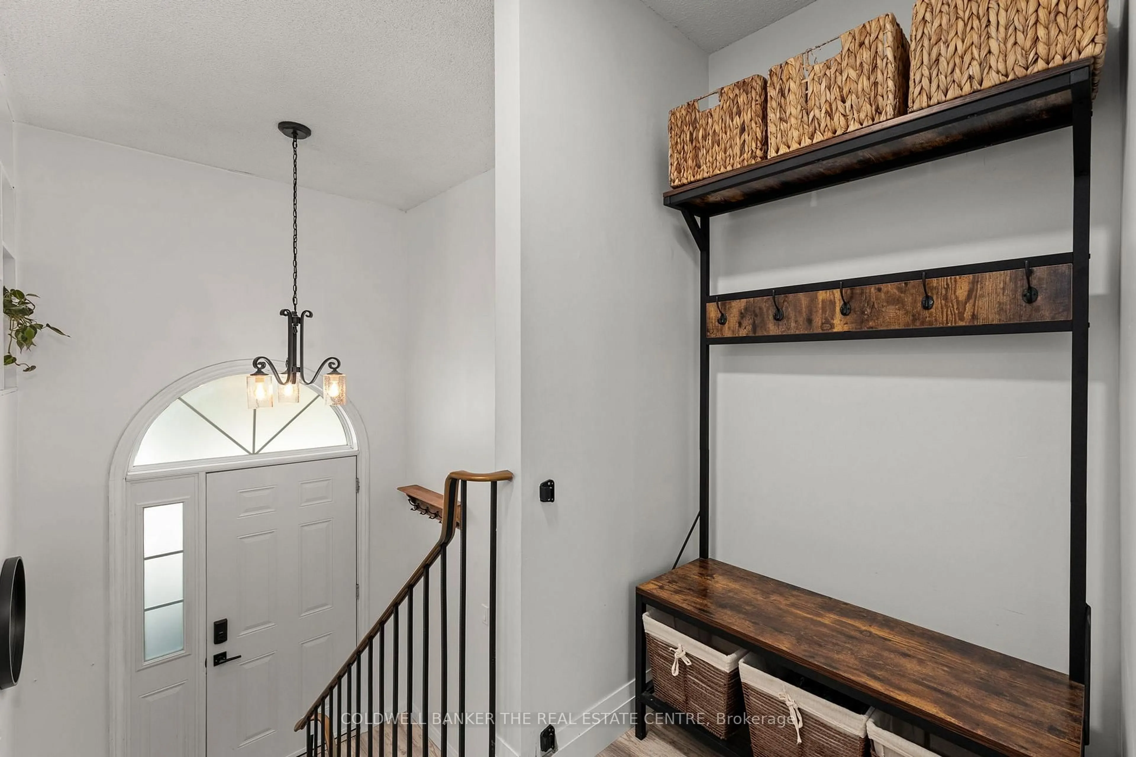 Indoor entryway for 30 Harmony Circ #30, Bradford West Gwillimbury Ontario L3Z 2T8