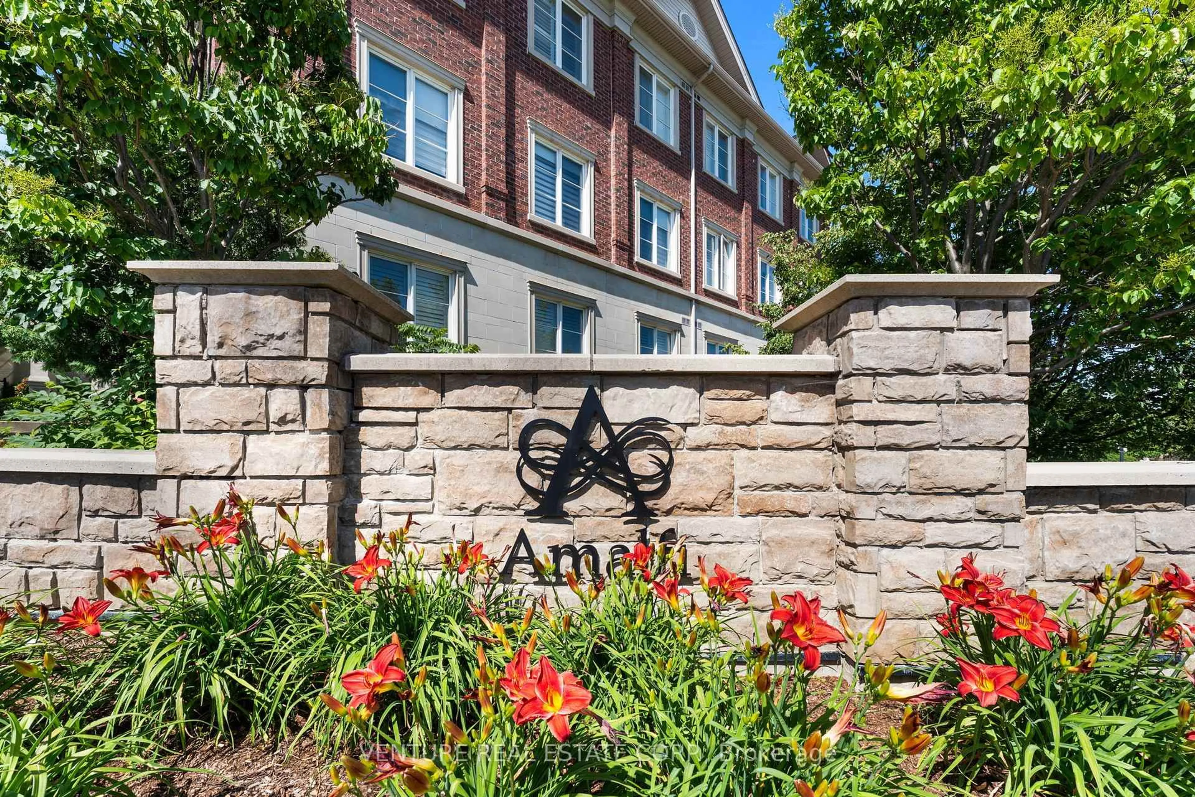 Patio, street for 9519 Keele St #302, Vaughan Ontario L6A 4A2