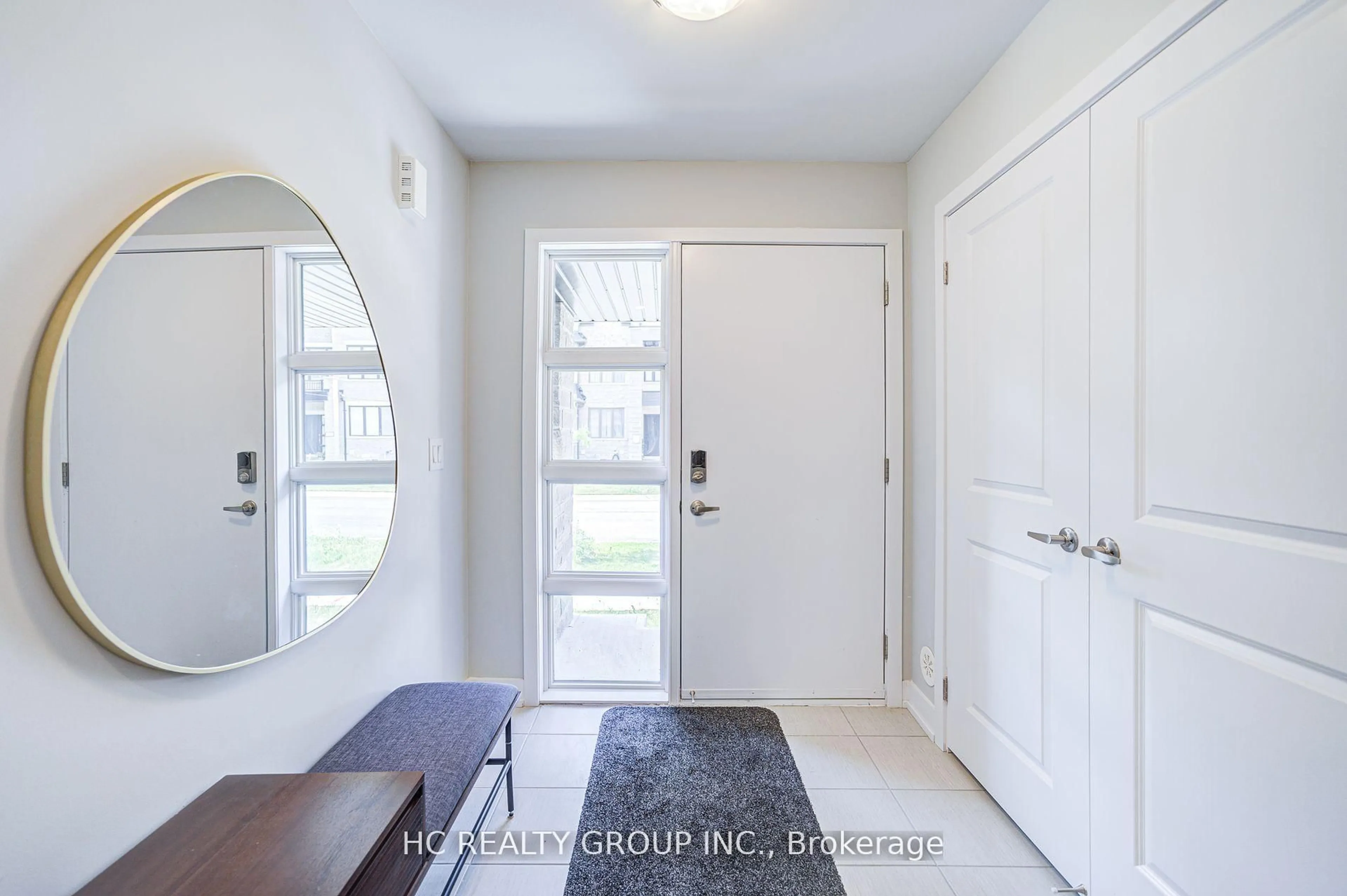 Indoor entryway for 19 Guardhouse Cres, Markham Ontario L6C 3J7