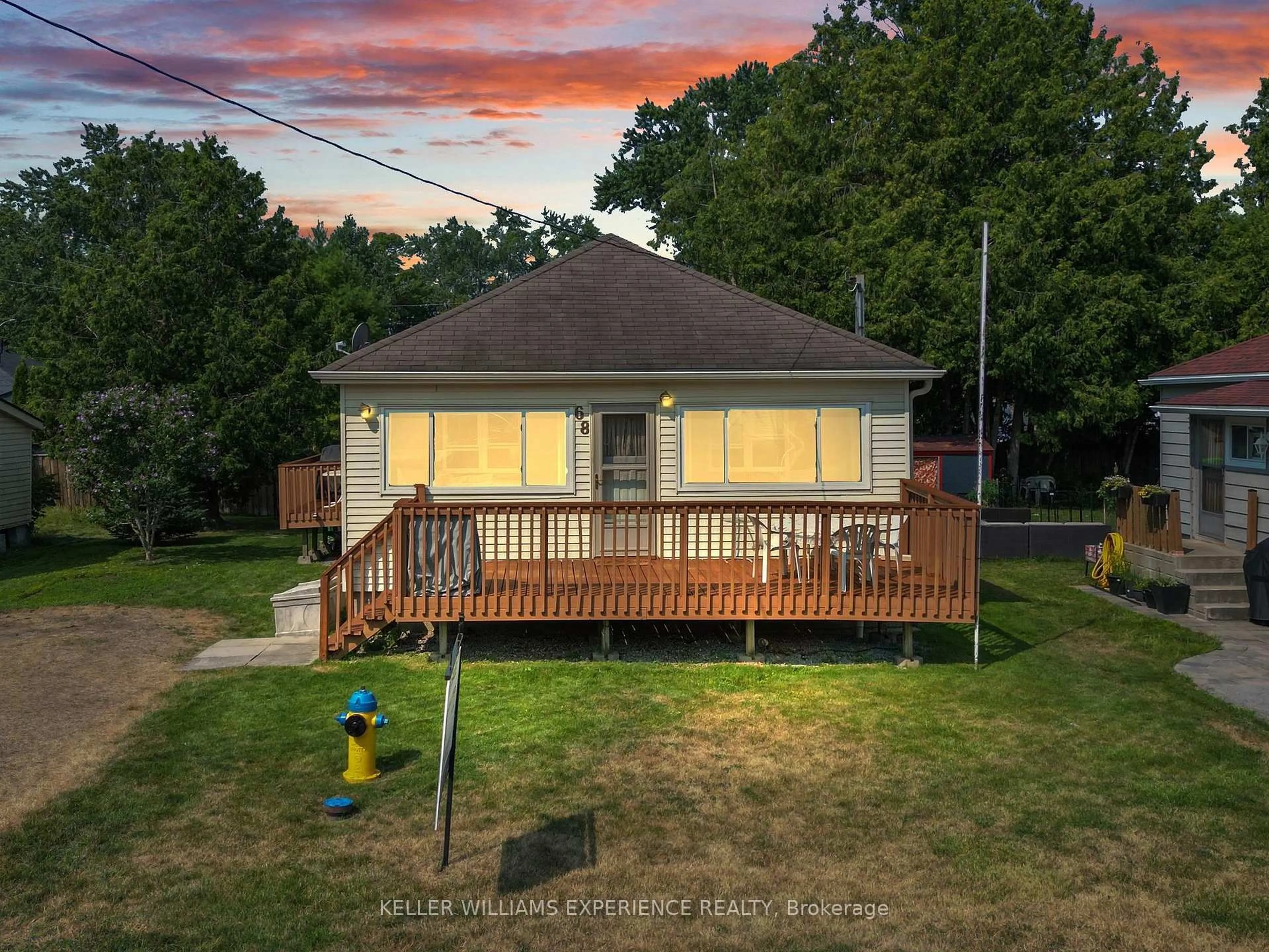 A pic from outside/outdoor area/front of a property/back of a property/a pic from drone, street for 68 De La Salle Blvd, Georgina Ontario L0E 1L0