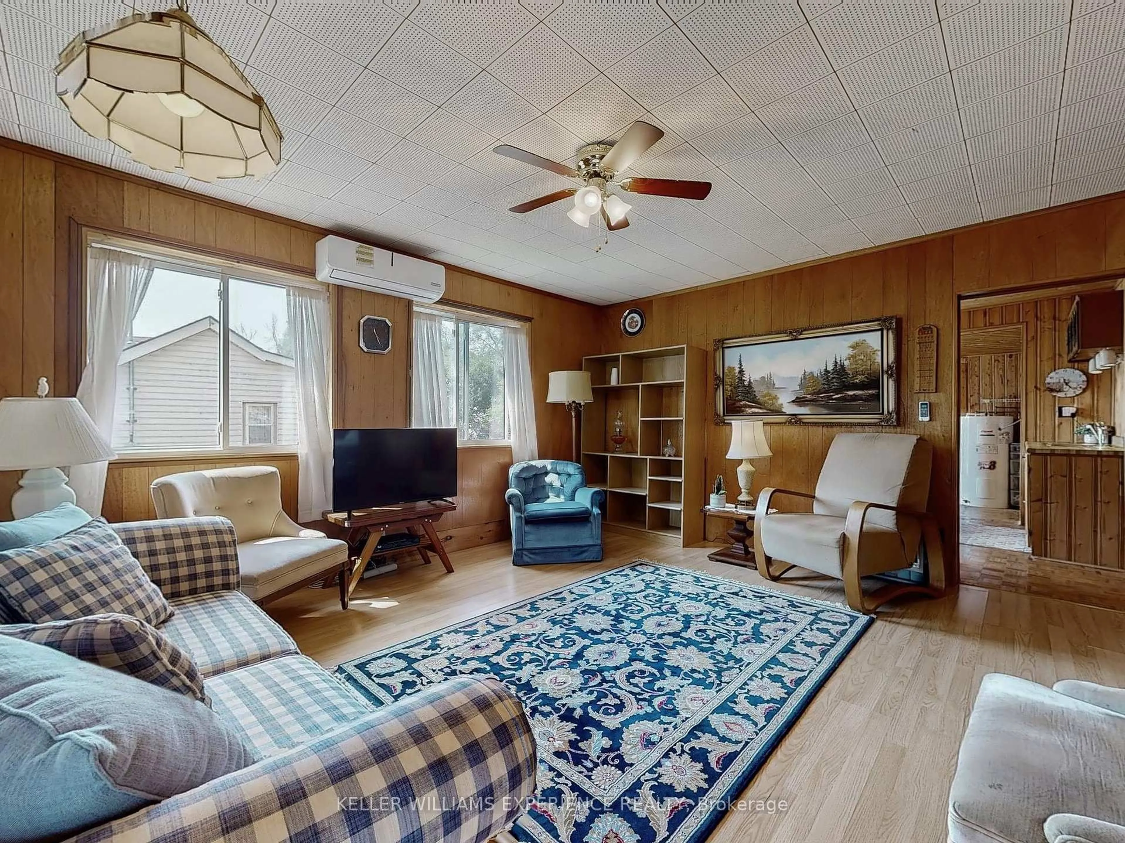 Living room with furniture, unknown for 68 De La Salle Blvd, Georgina Ontario L0E 1L0