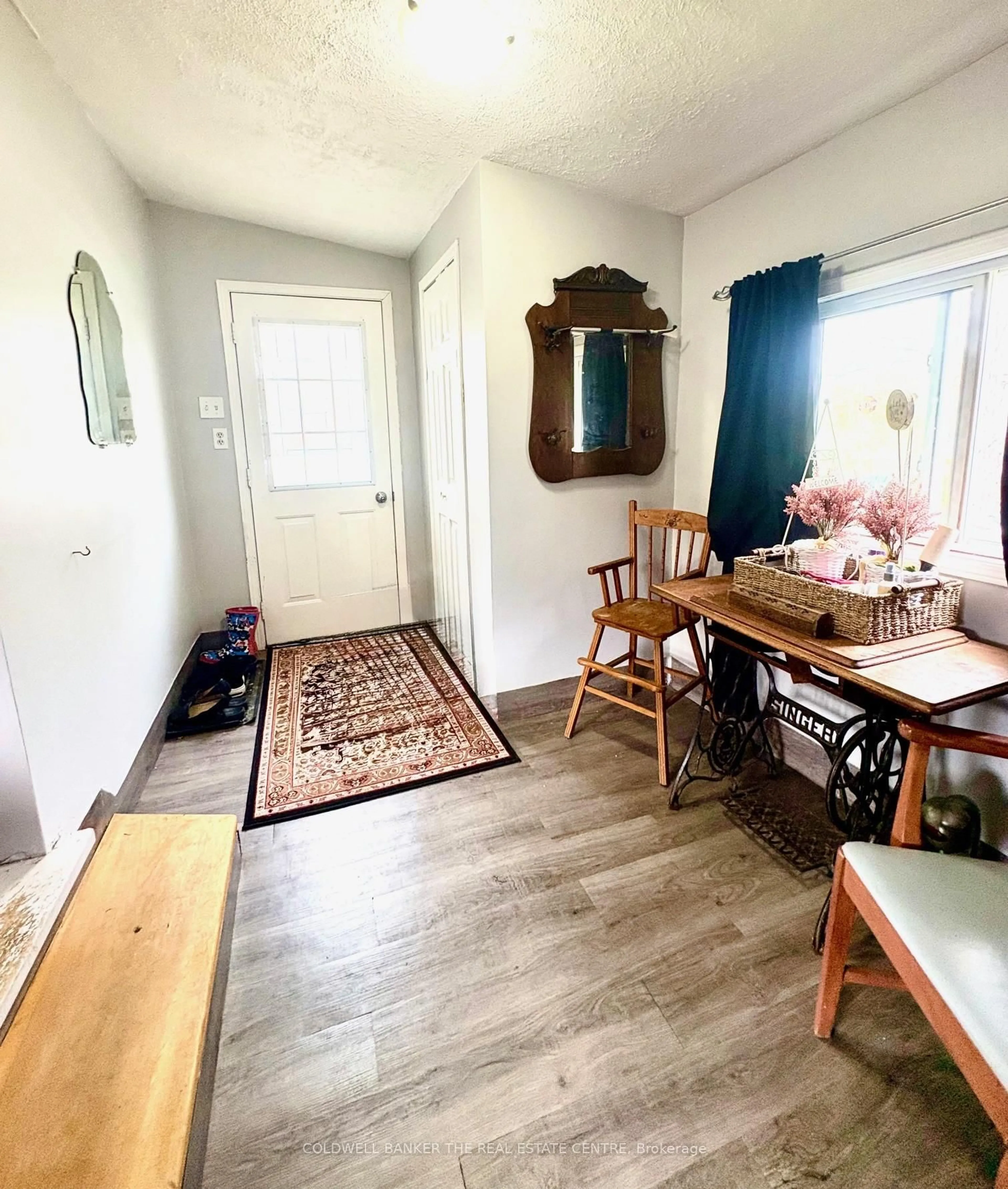 A pic of a room for 82 Seventh St, Essa Ontario L3W 0L4