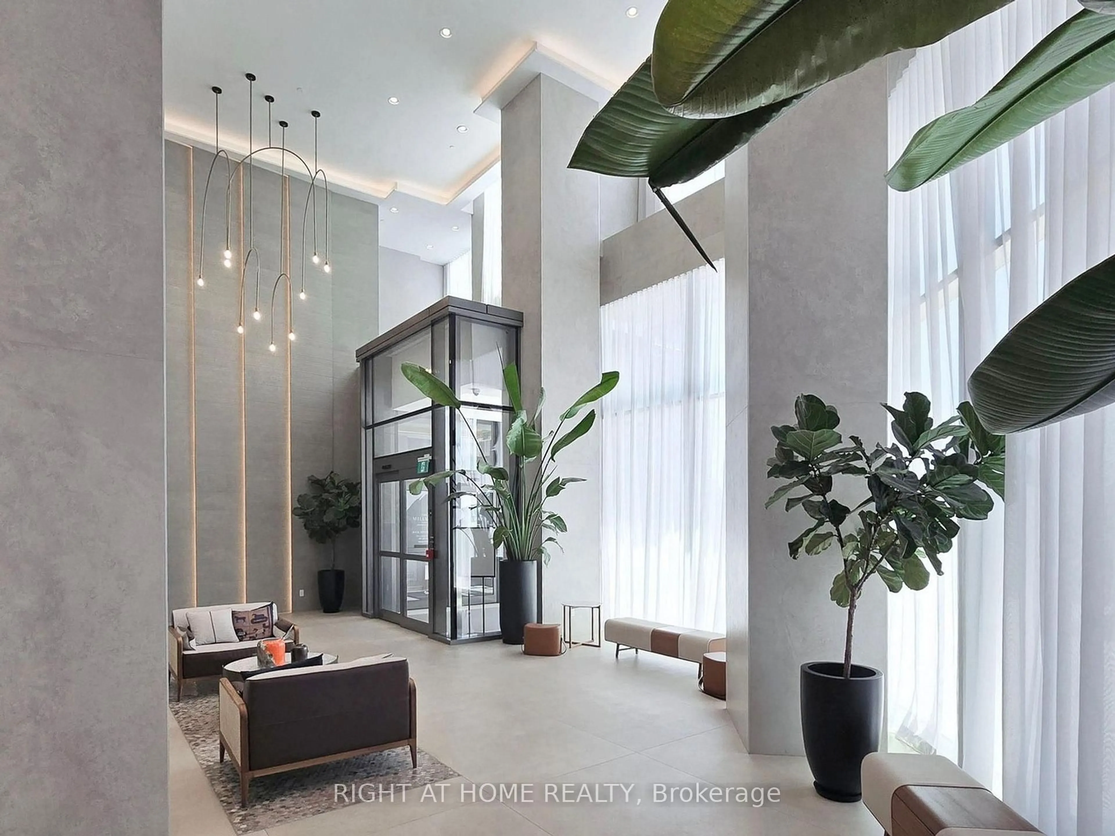 Indoor foyer for 1000 Portage Pkwy #4112, Vaughan Ontario L4K 0L1
