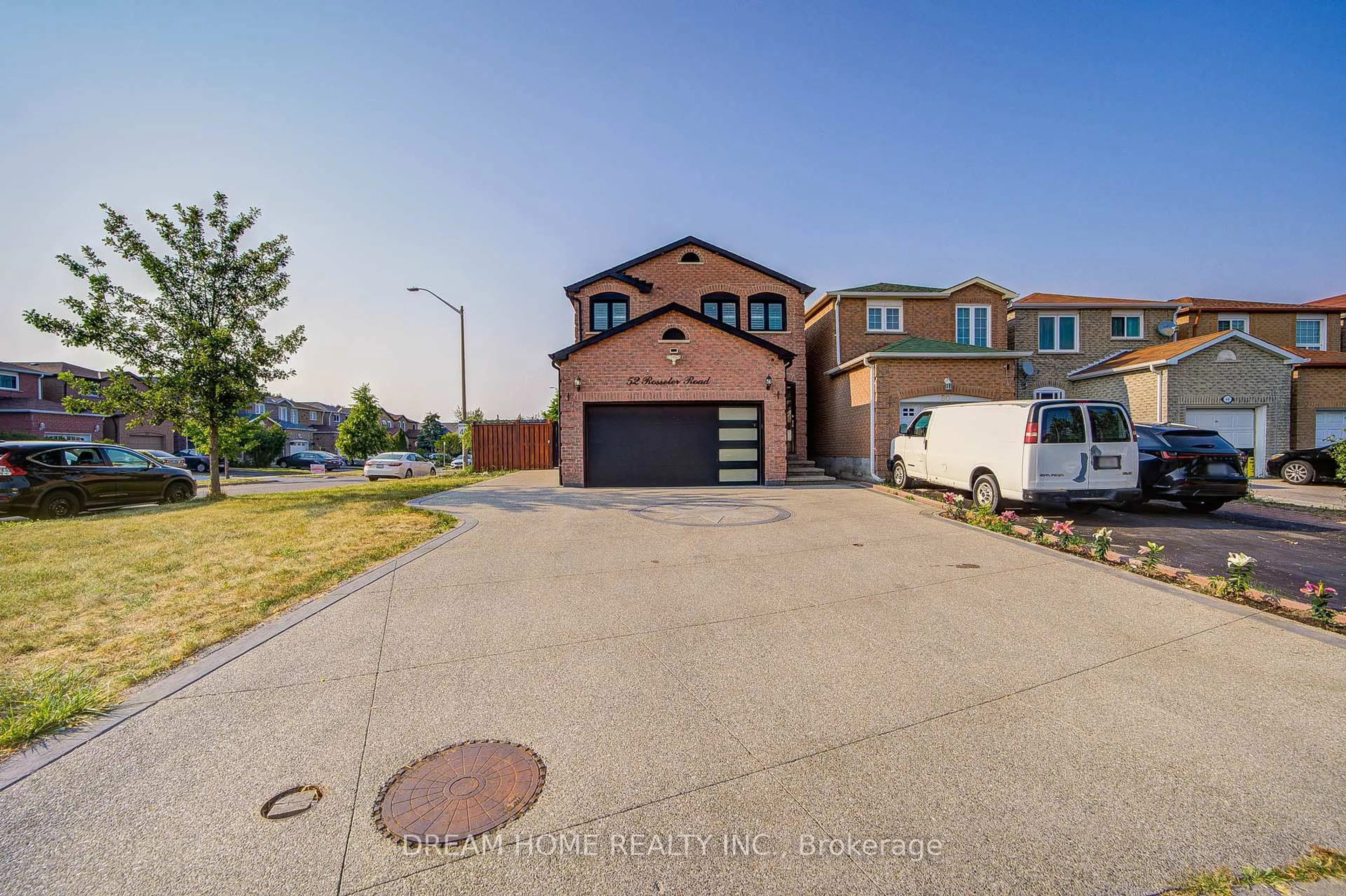 A pic from outside/outdoor area/front of a property/back of a property/a pic from drone, street for 52 Rosseter Rd, Markham Ontario L3S 2M9