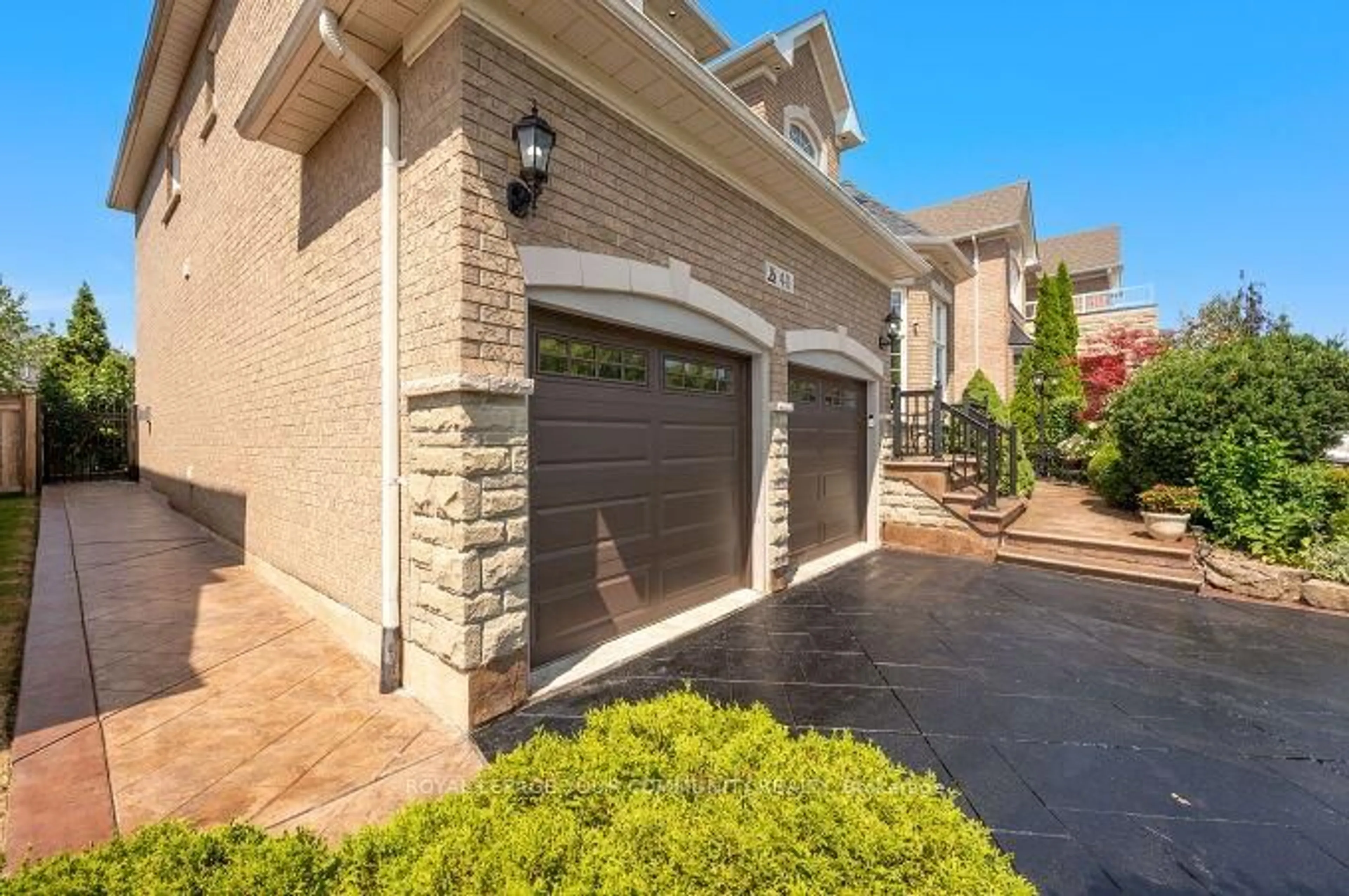 Home with brick exterior material, street for 40 Barberry Cres, Richmond Hill Ontario L4E 4S4