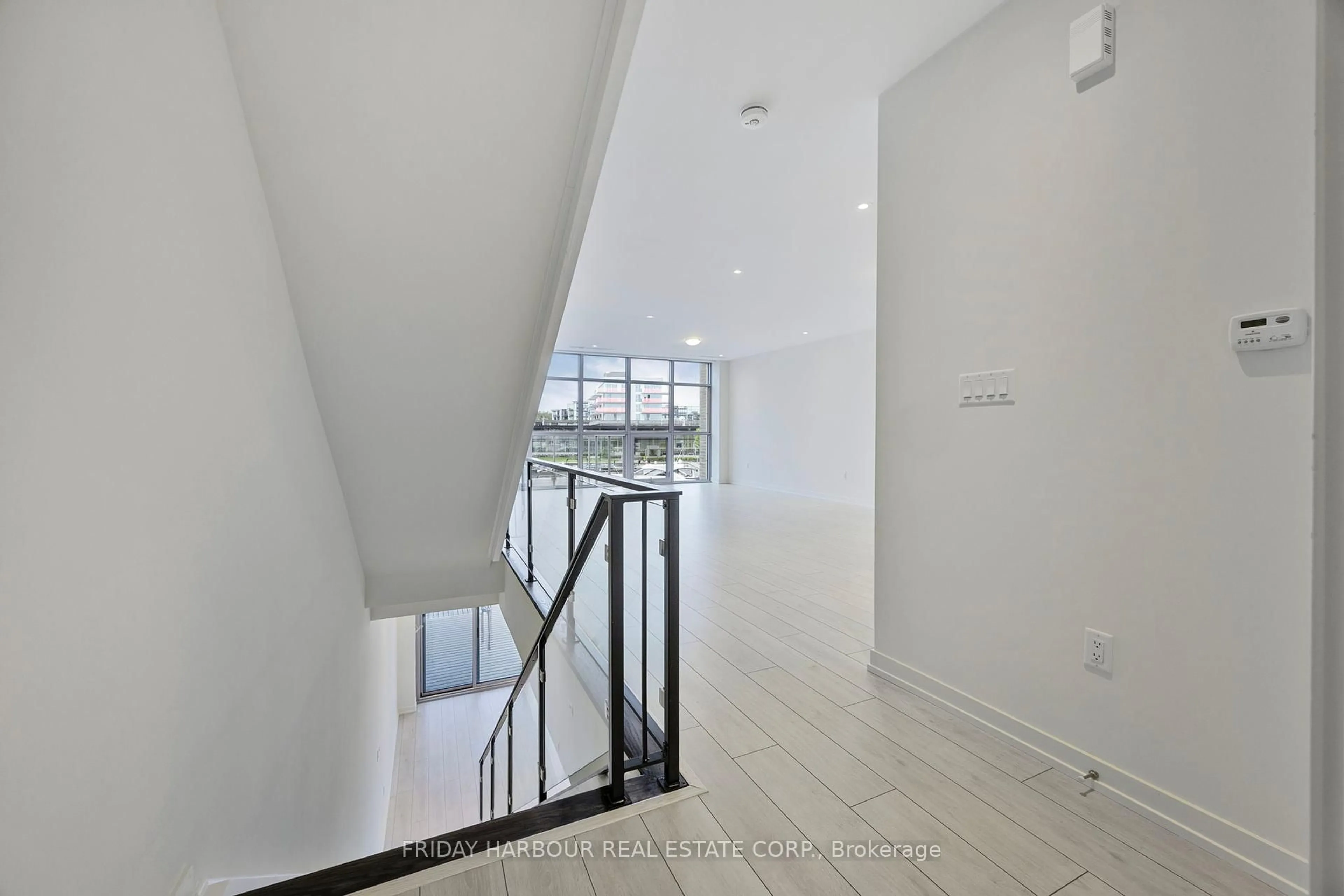 Indoor foyer for 3792 Ferretti Crt, Innisfil Ontario L9S 0N6