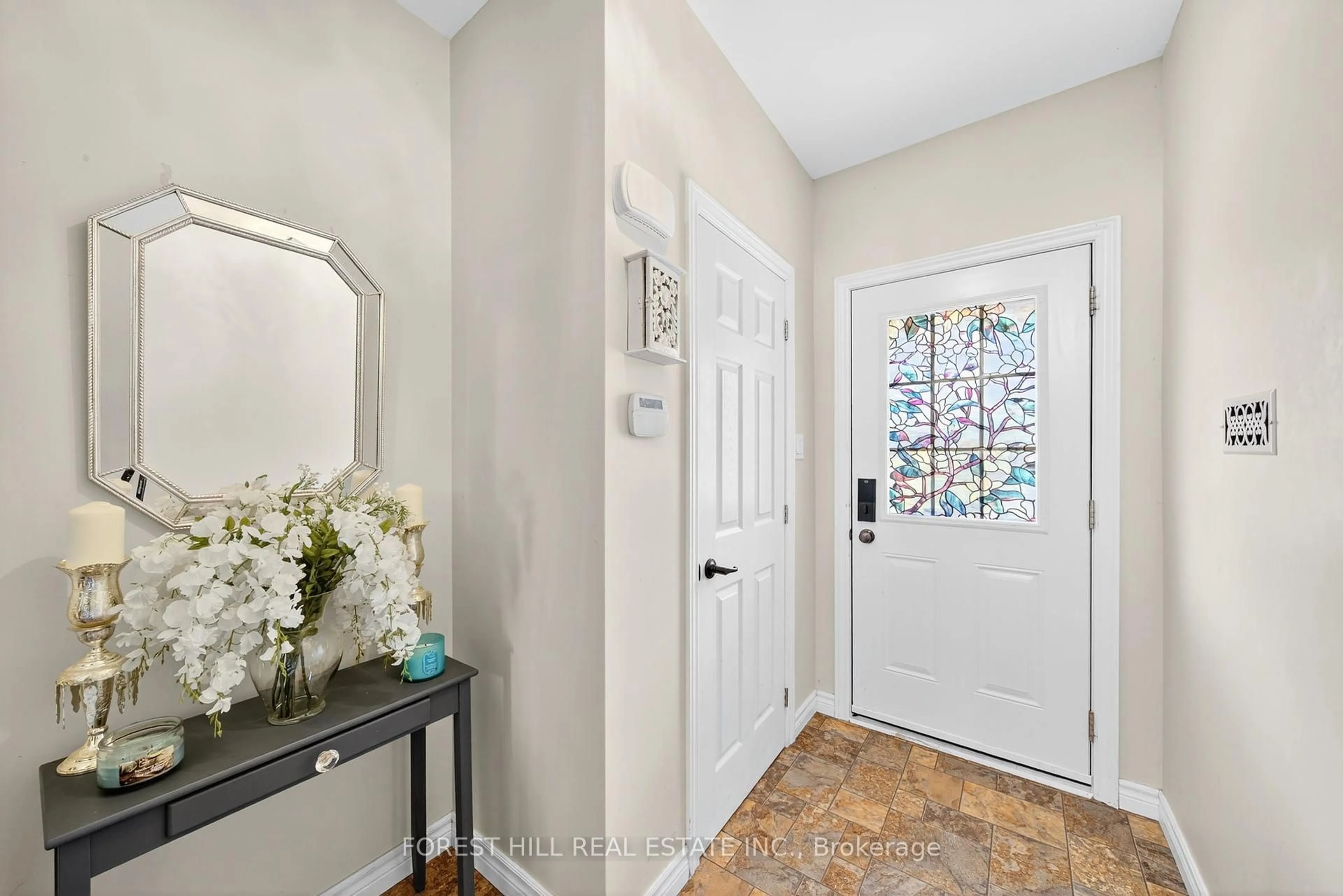 Indoor entryway for 37 Hattie Crt, Georgina Ontario L4P 3Z7