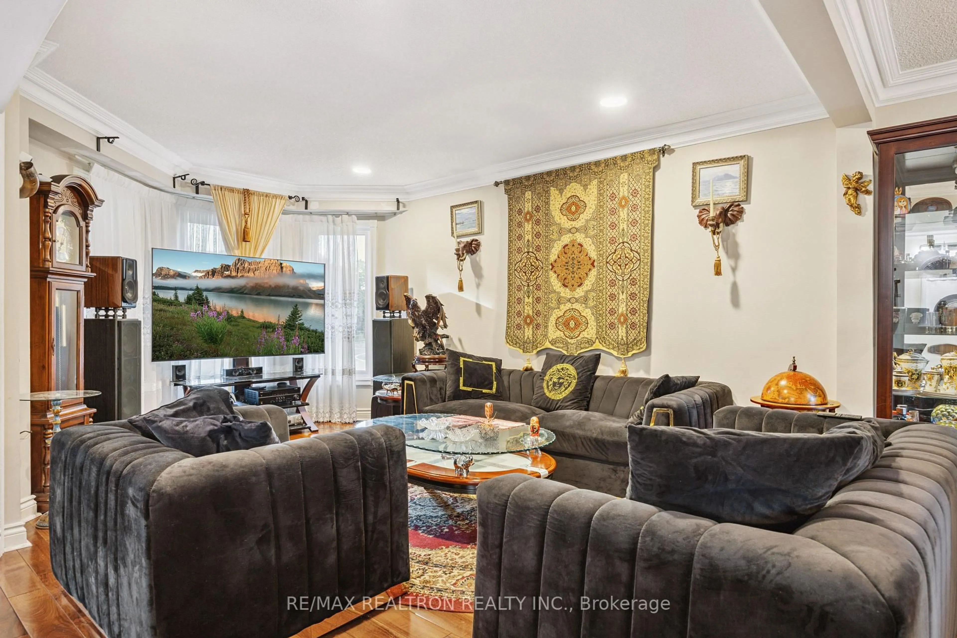 Living room with furniture, unknown for 161 Devonsleigh Blvd, Richmond Hill Ontario L4S 1G3