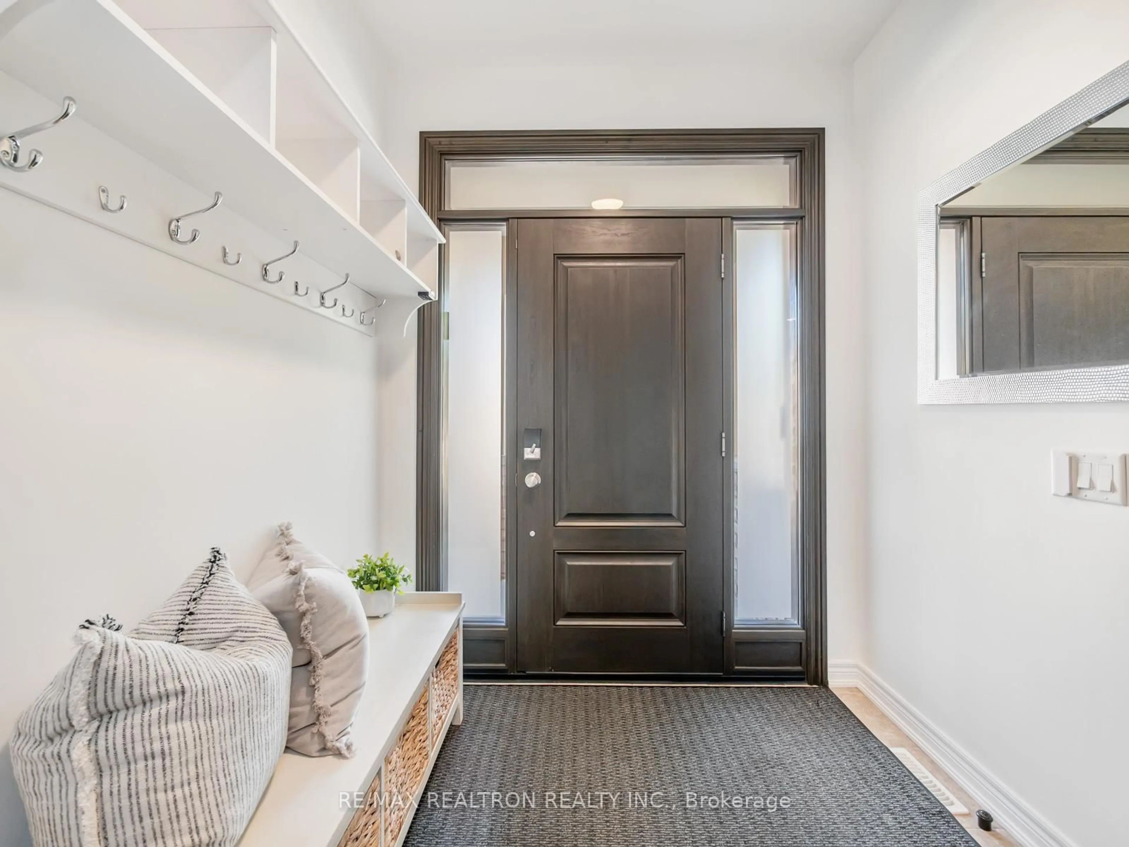 Indoor entryway for 448 Lady Nadia Dr, Vaughan Ontario L6A 4G3