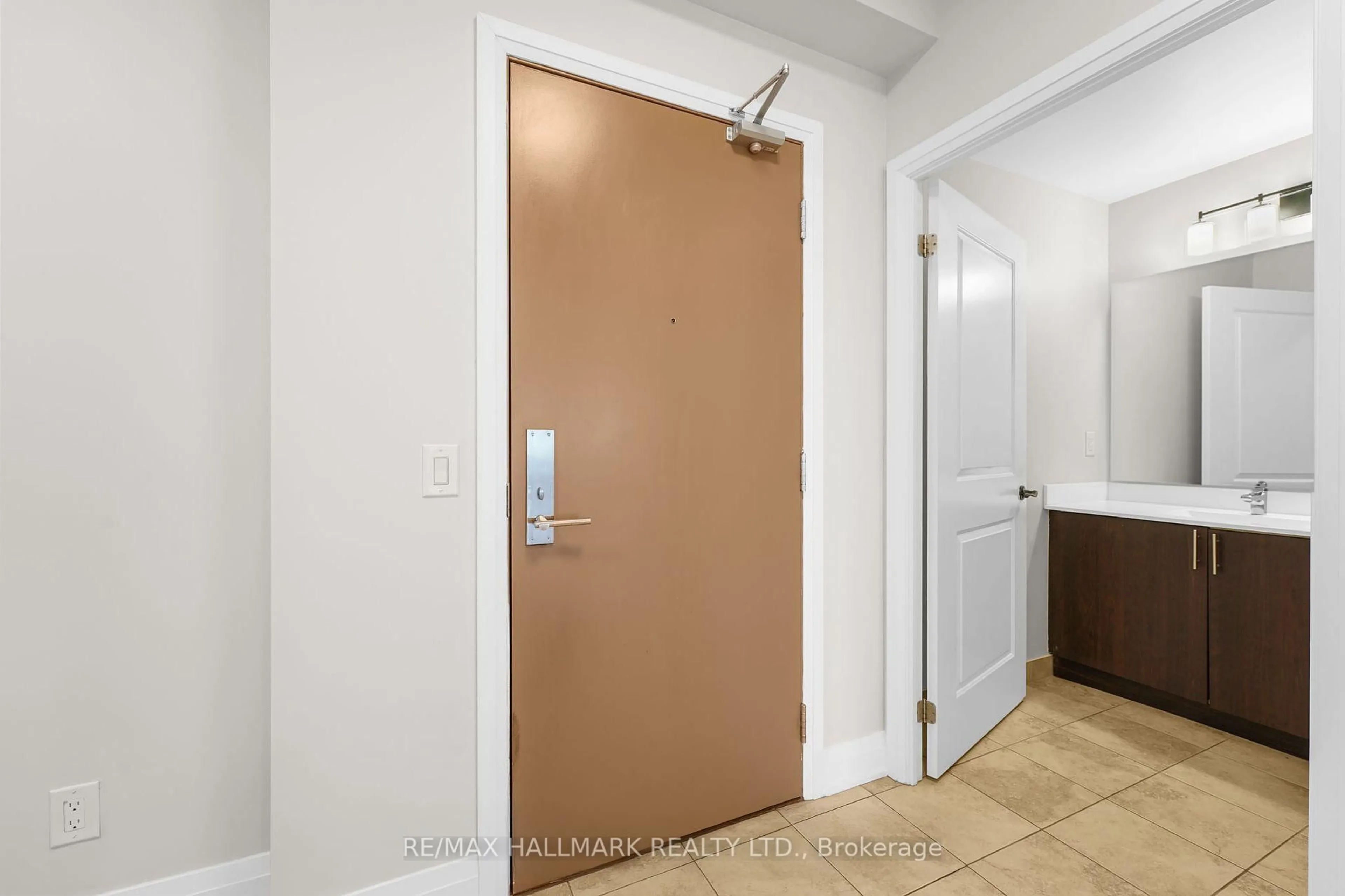 Indoor entryway for 520 Steeles Ave #1508, Vaughan Ontario L4J 0H2