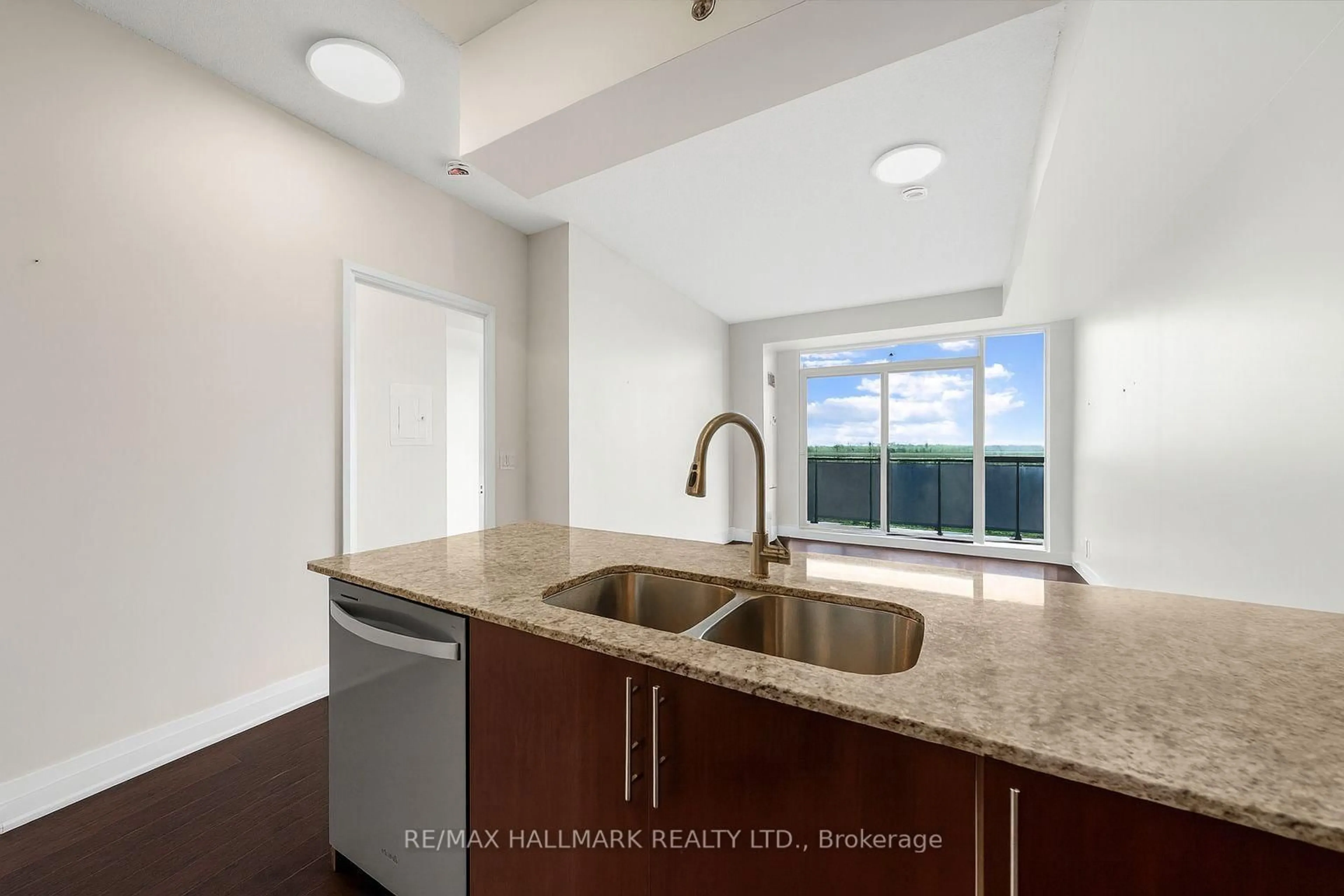 Open concept kitchen, ceramic/tile floor for 520 Steeles Ave #1508, Vaughan Ontario L4J 0H2