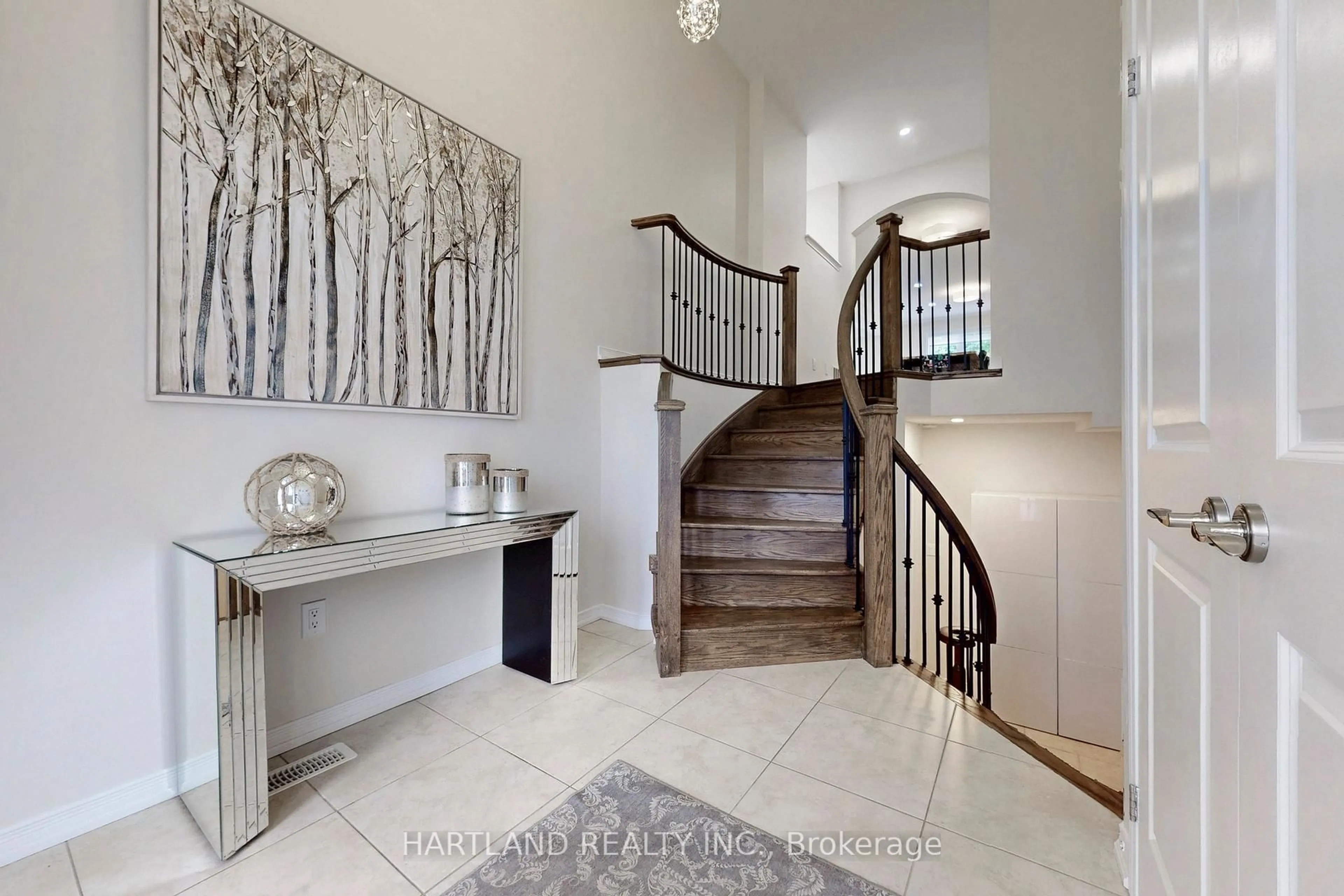 Indoor entryway for 1036 Abram Crt, Innisfil Ontario L9S 0K3