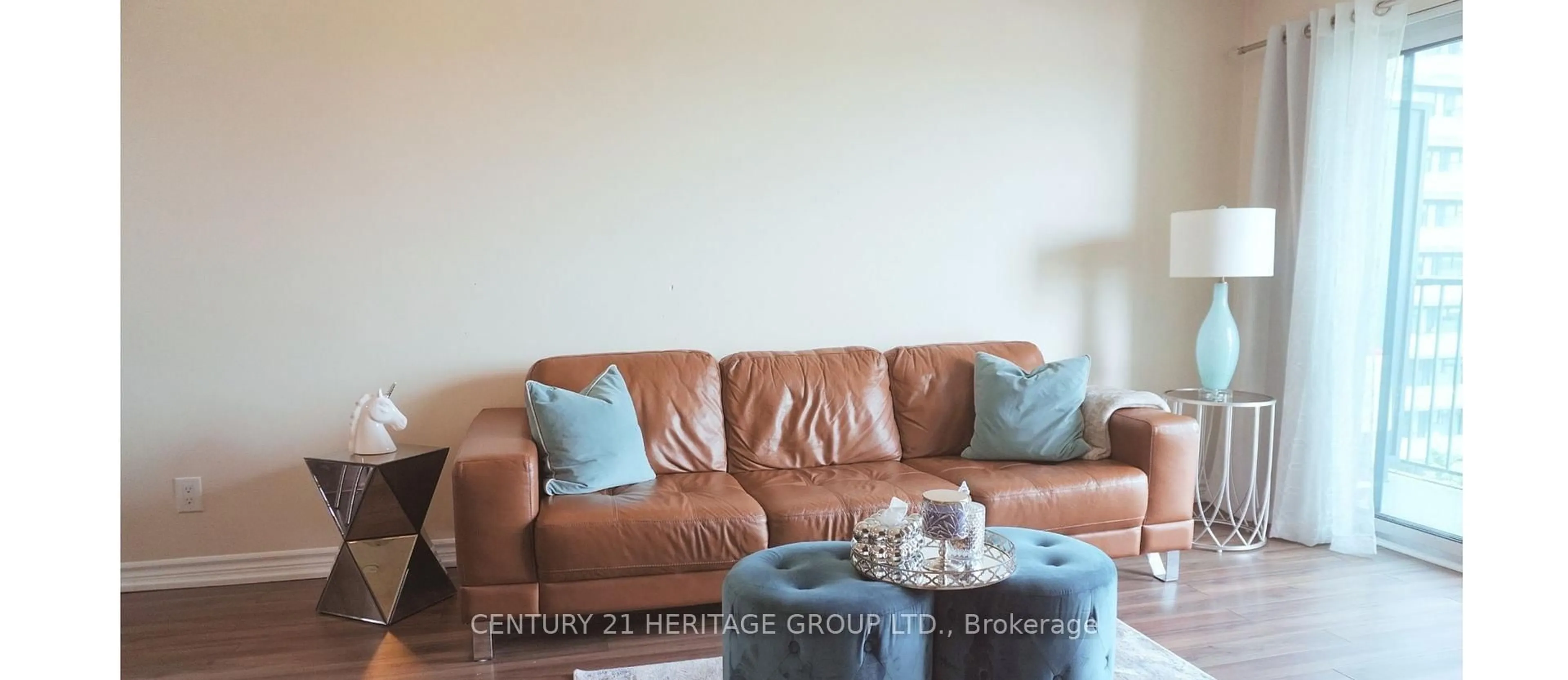 Living room with furniture, unknown for 185 Oneida Cres #816, Richmond Hill Ontario L4B 0B1