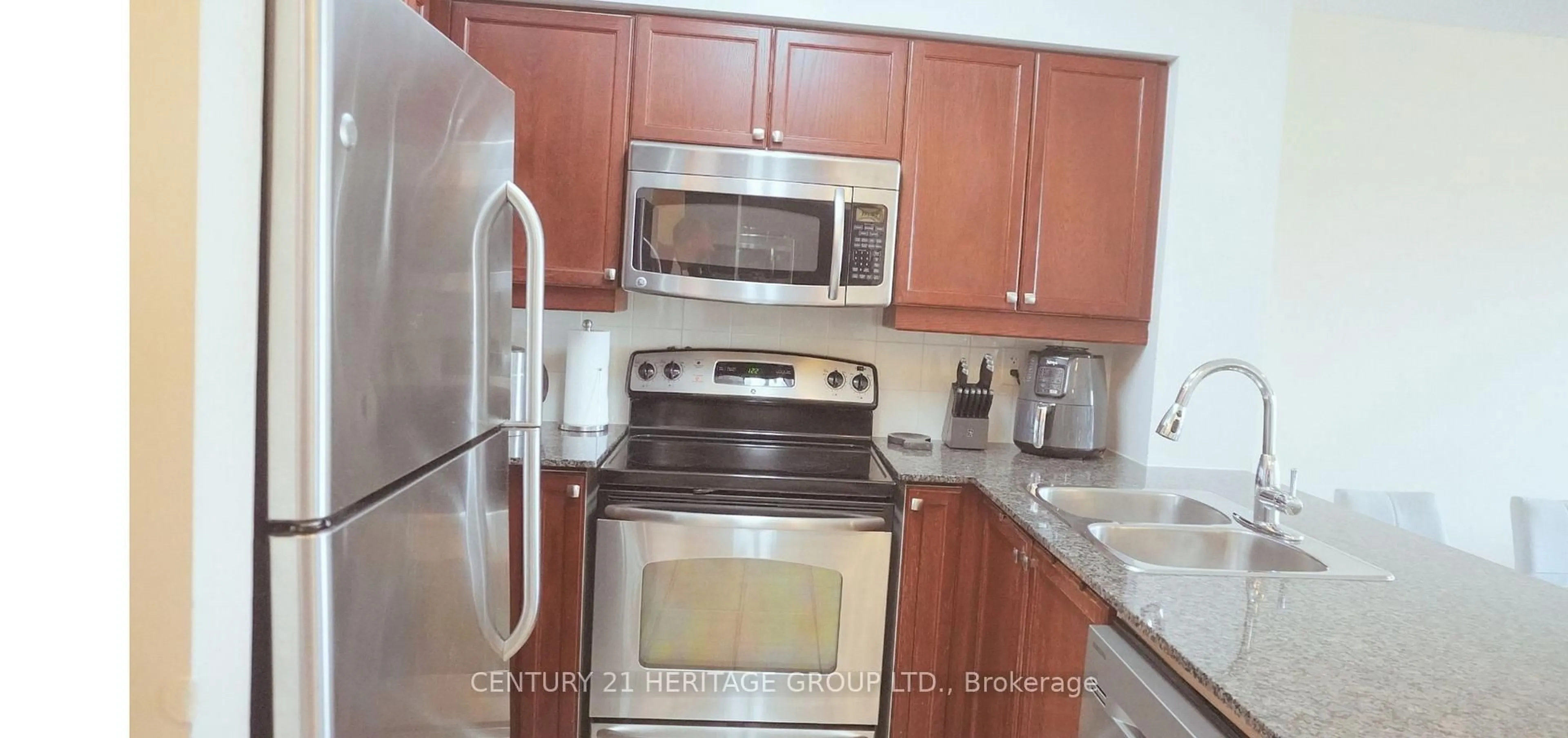 Standard kitchen, unknown for 185 Oneida Cres #816, Richmond Hill Ontario L4B 0B1