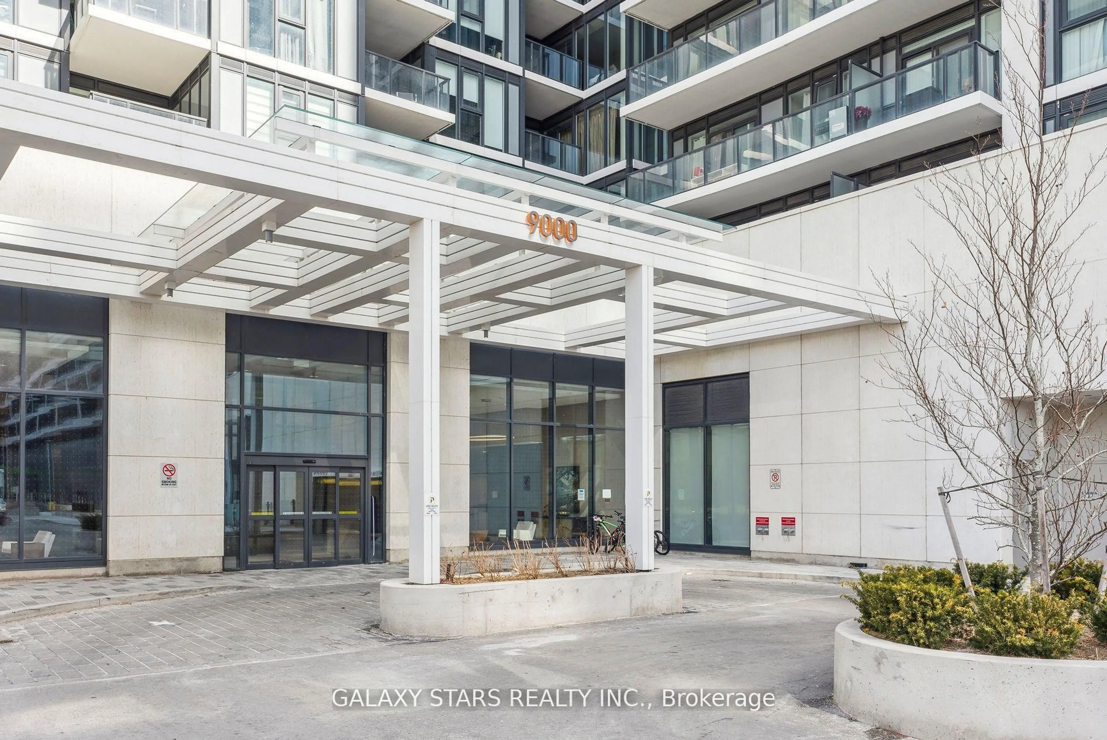 Indoor foyer for 9000 Jane St #2425, Vaughan Ontario L4K 0M6