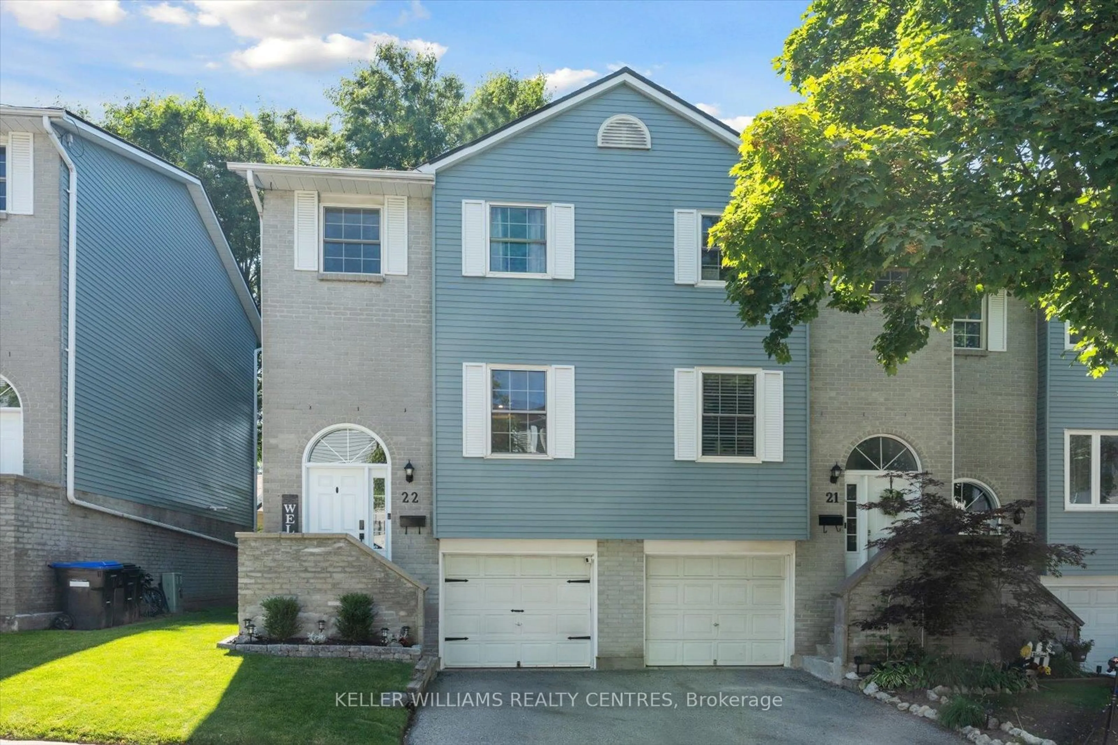Home with vinyl exterior material, street for 22 Harmony Circ #22, Bradford West Gwillimbury Ontario L3Z 2T7