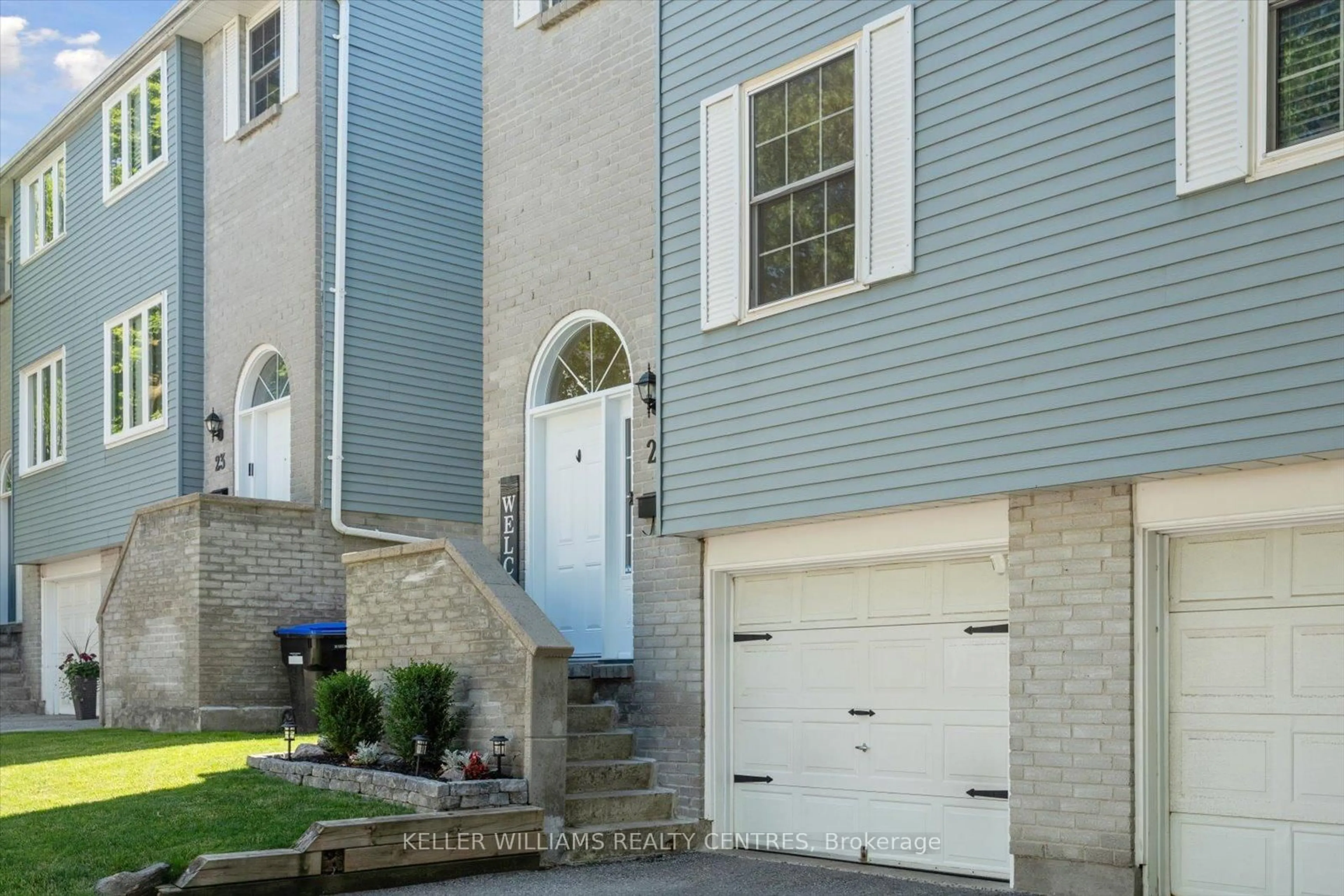 Home with vinyl exterior material, street for 22 Harmony Circ #22, Bradford West Gwillimbury Ontario L3Z 2T7