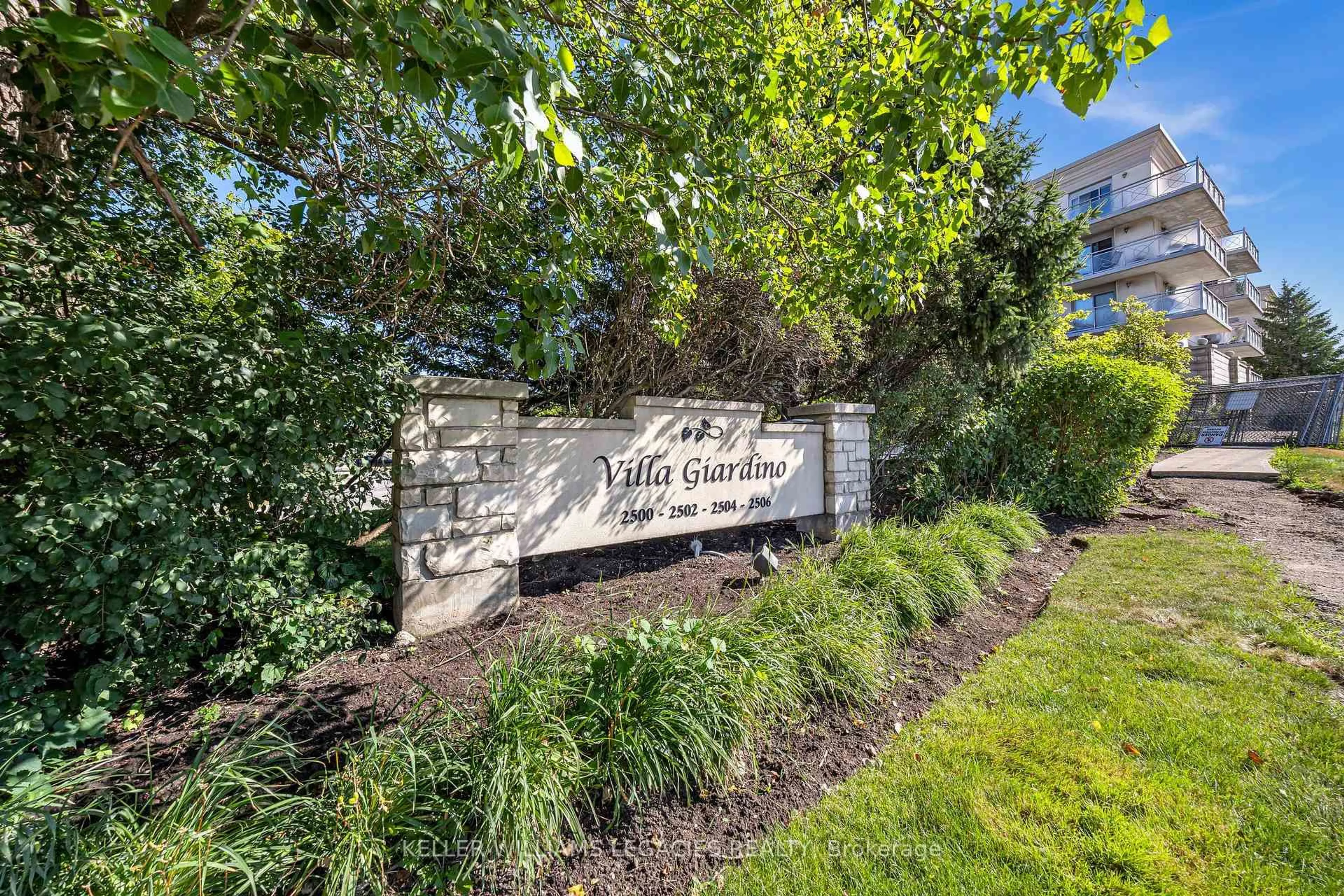 Unknown for 2500 Rutherford Rd #202, Vaughan Ontario L4K 5N7