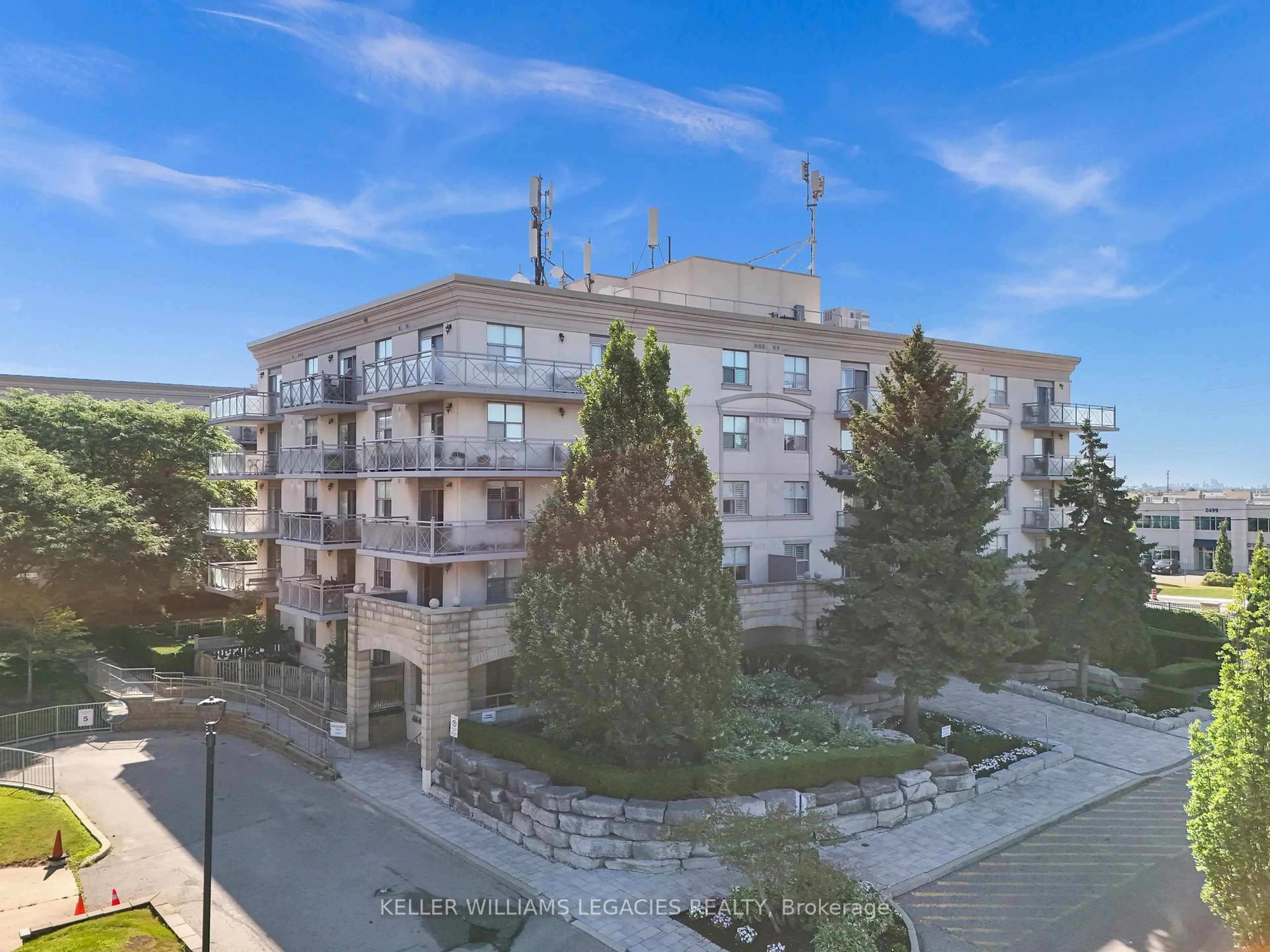 A pic from outside/outdoor area/front of a property/back of a property/a pic from drone, building for 2500 Rutherford Rd #202, Vaughan Ontario L4K 5N7