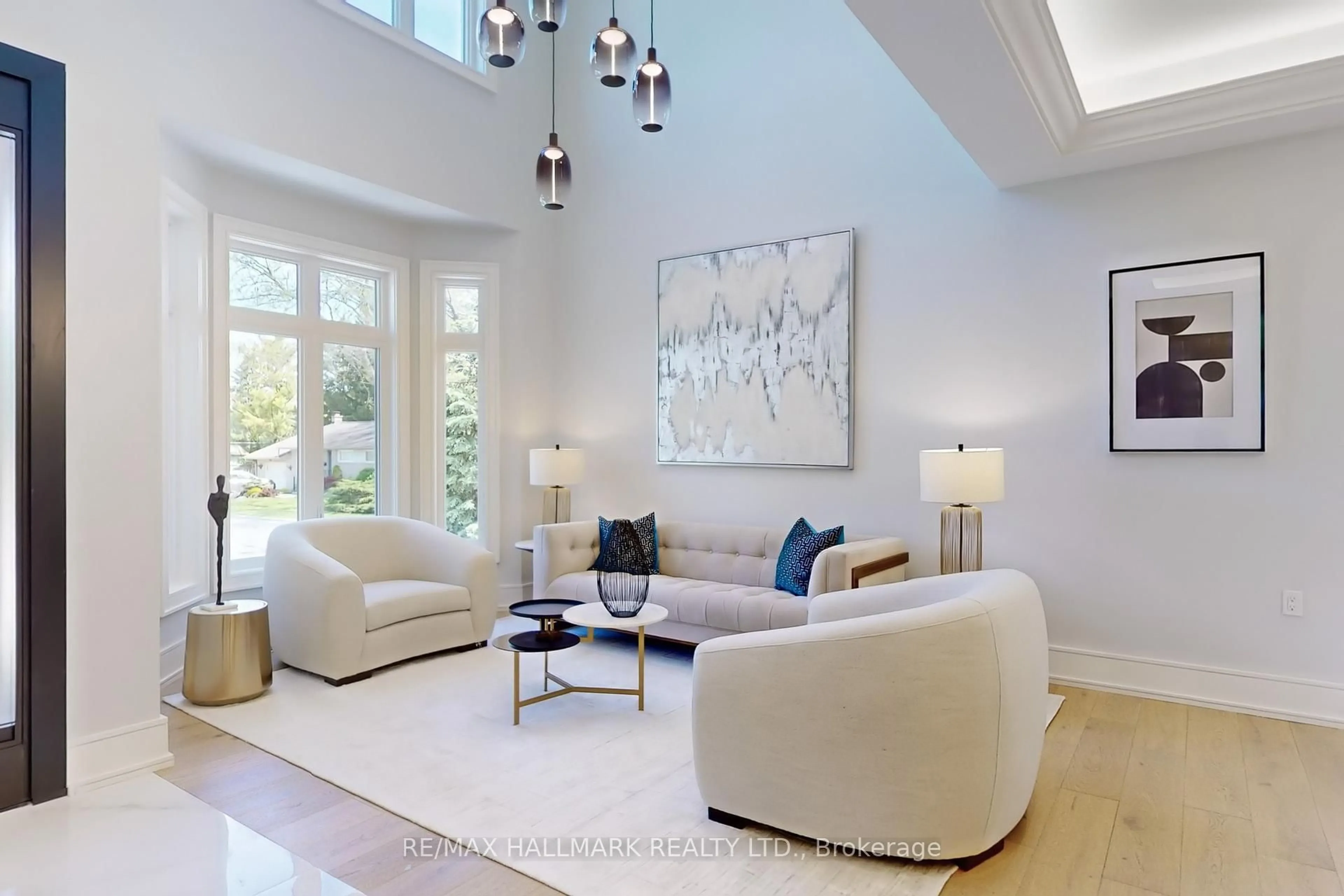 Living room with furniture, unknown for 83 Richardson Dr, Aurora Ontario L4G 1Z4