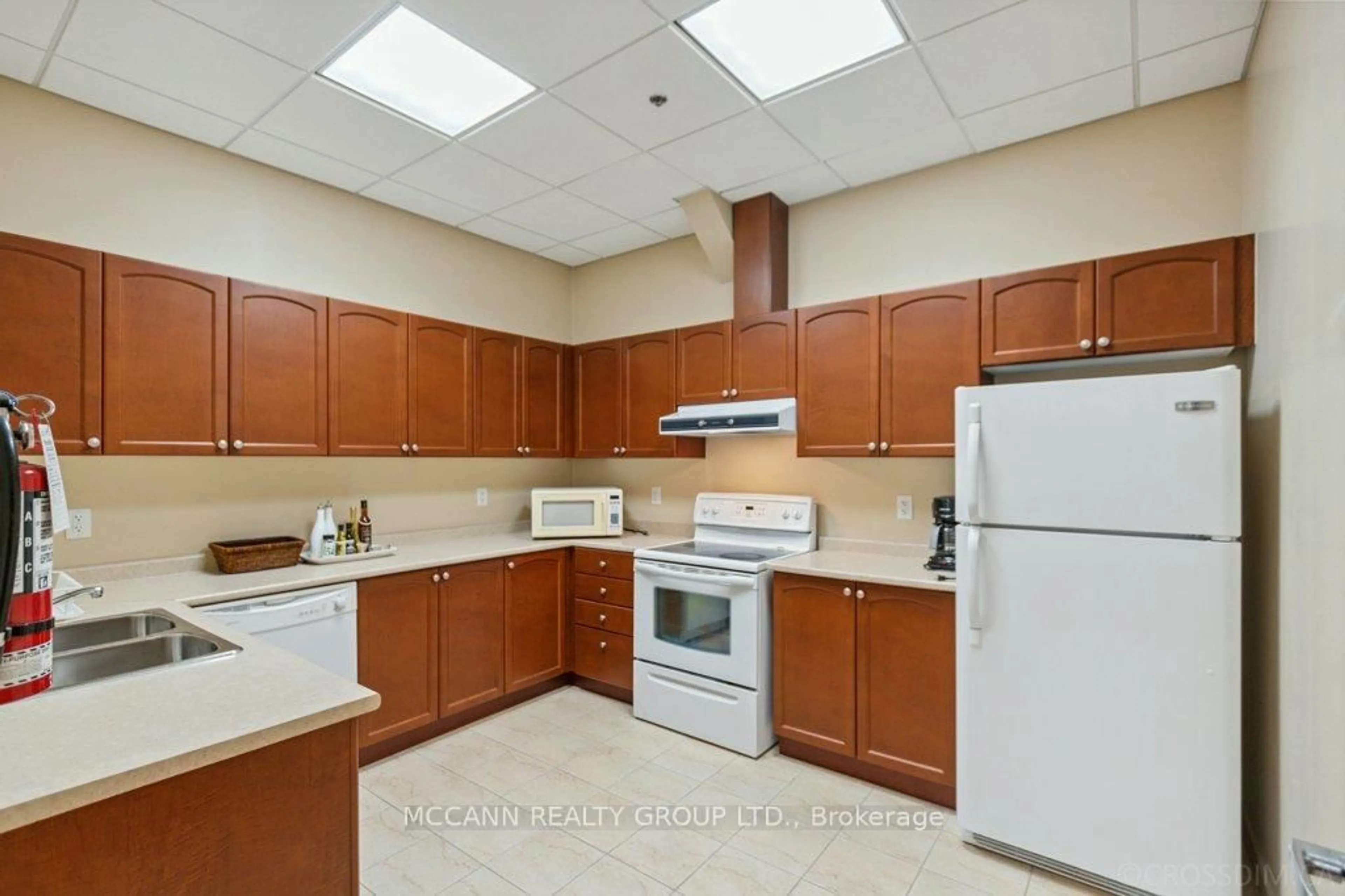 Standard kitchen, unknown for 9901 Keele St #101, Vaughan Ontario L6A 0A1