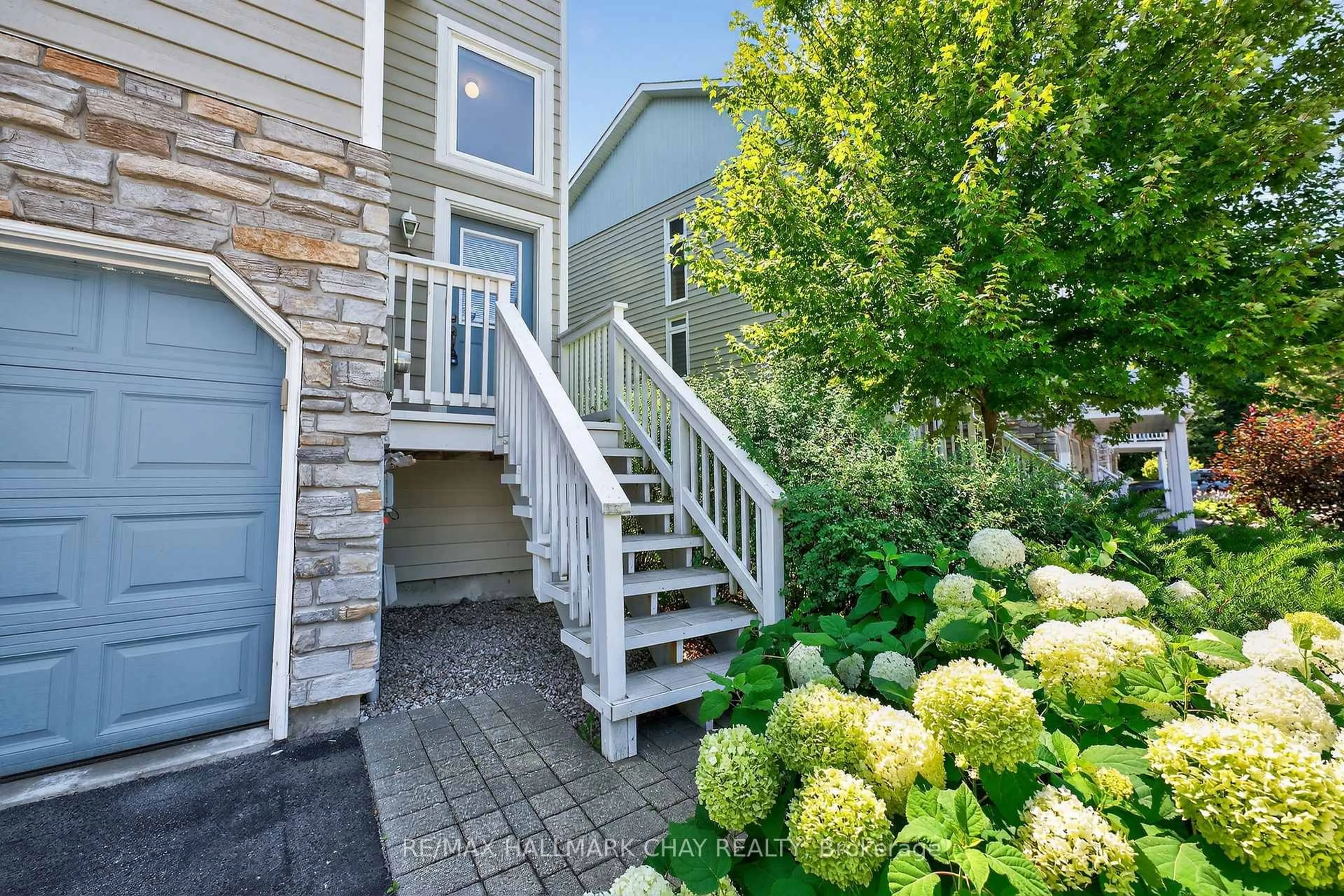 Unknown for 912 Creekfront Way, Newmarket Ontario L3Y 8T4