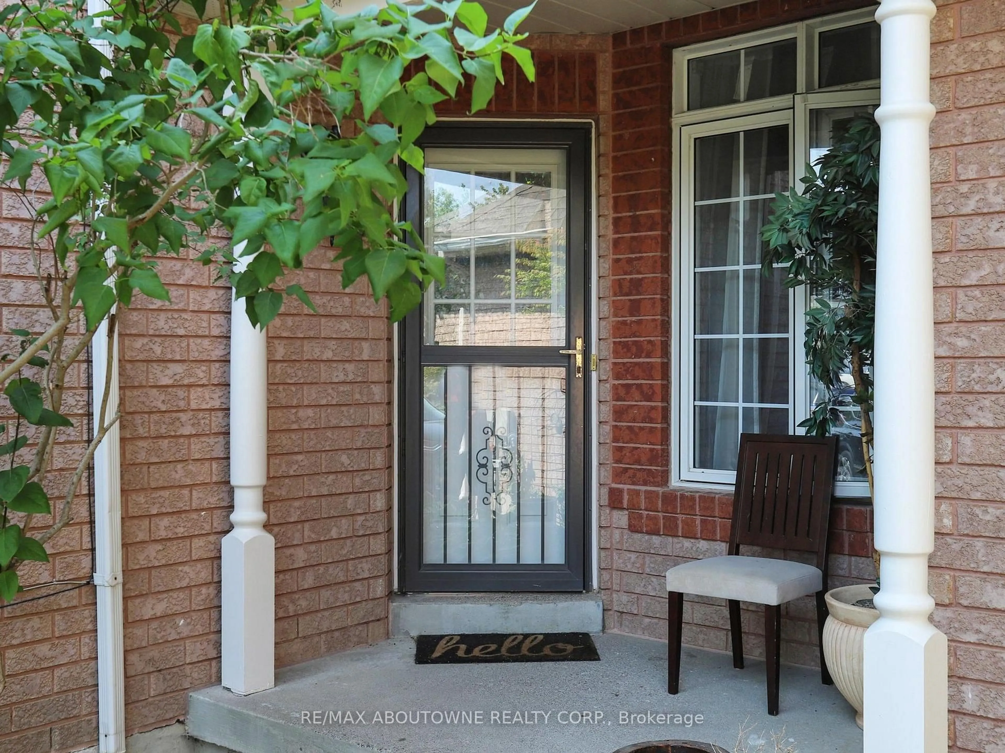 Indoor entryway for 44 Craddock St, Vaughan Ontario L6A 2R4