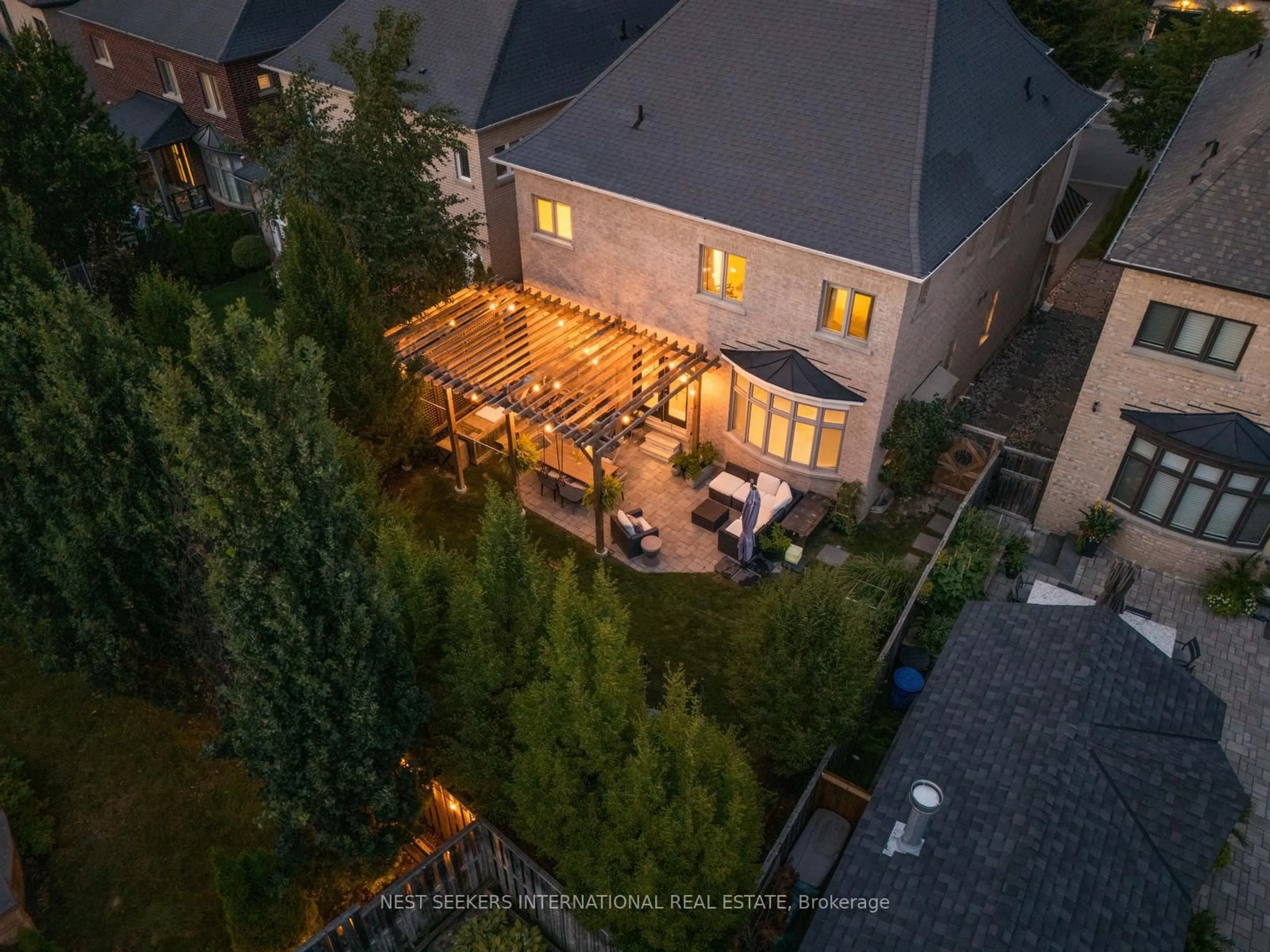 A pic from outside/outdoor area/front of a property/back of a property/a pic from drone, unknown for 115 Robert Berry Cres, King Ontario L7B 0M3