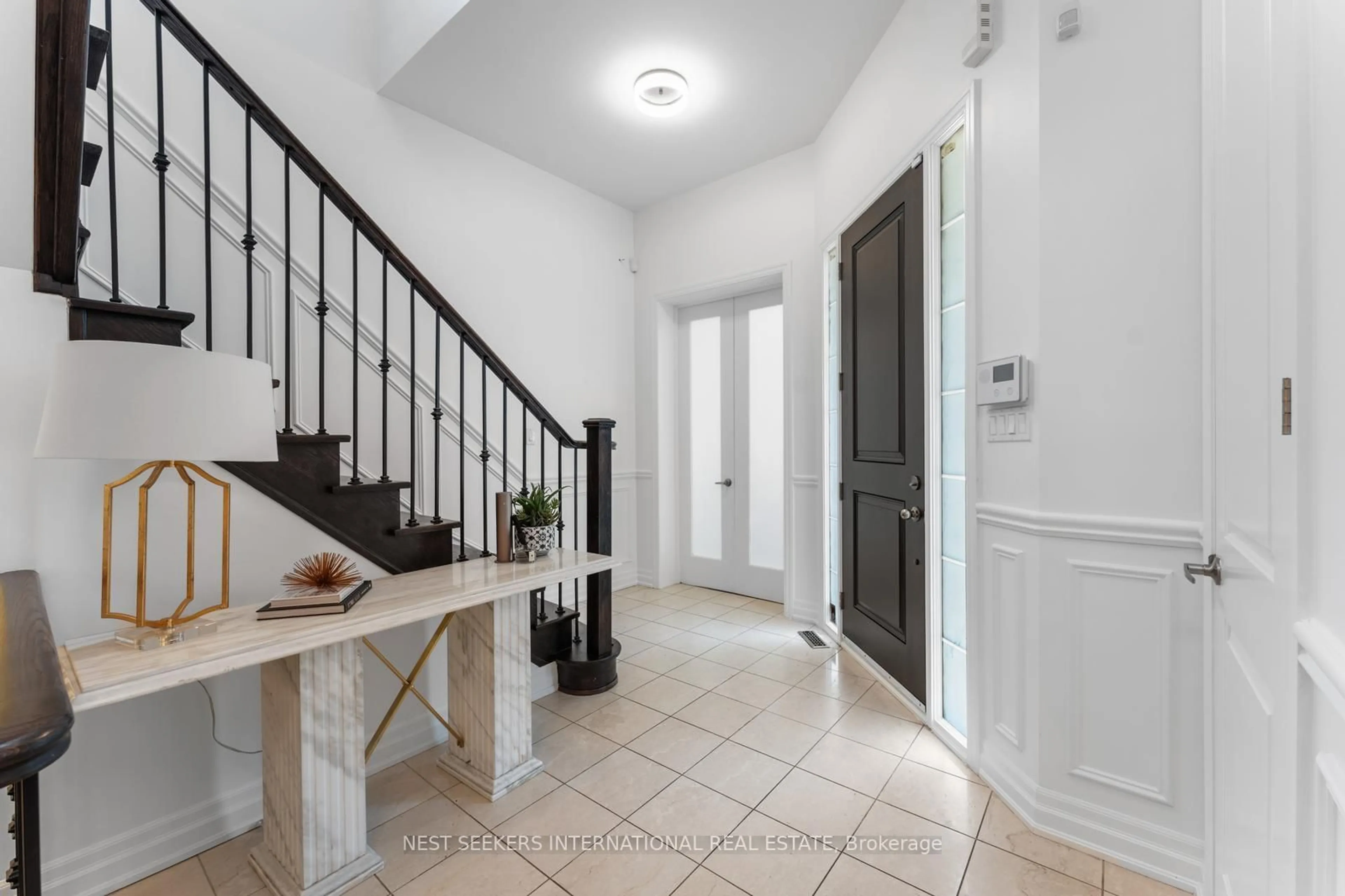 Indoor entryway for 115 Robert Berry Cres, King Ontario L7B 0M3